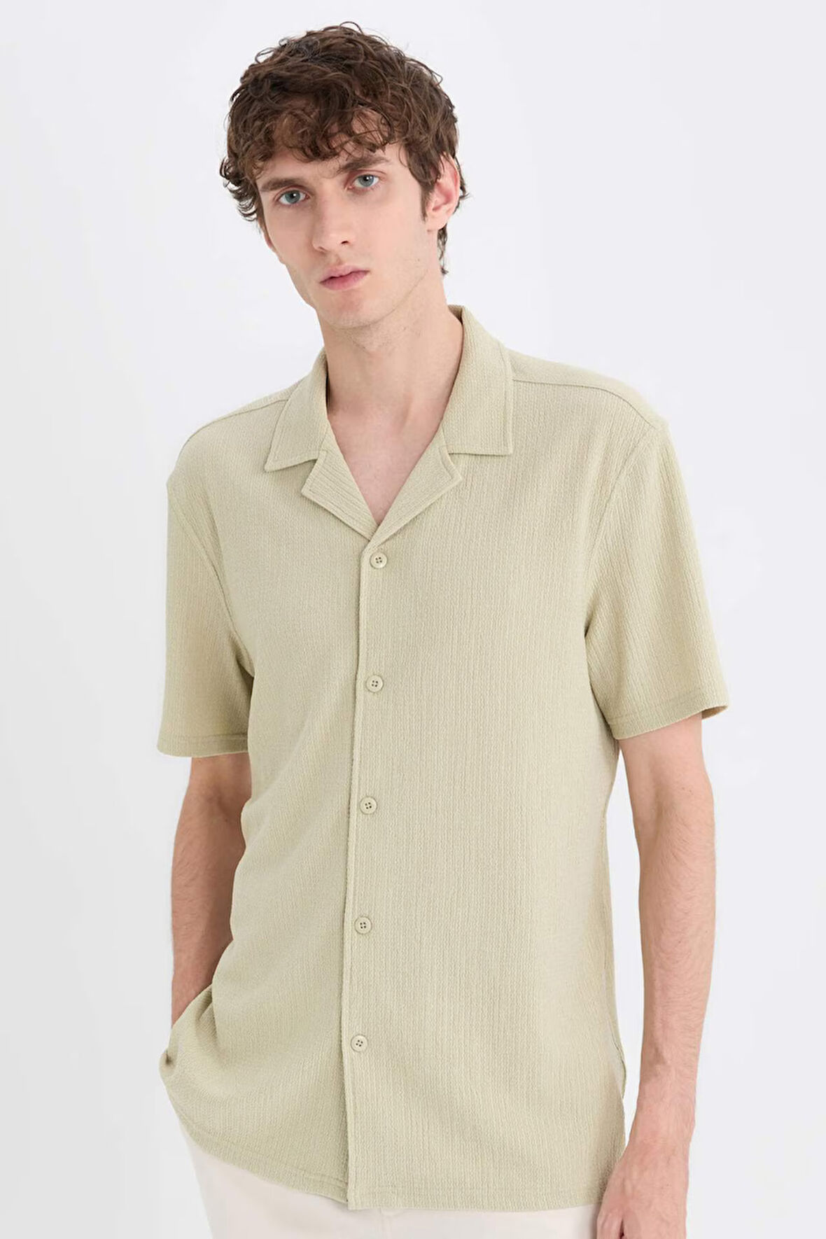 DeFacto 	Modern Fit Polo Yaka Dokulu Penye Kısa Kollu Gömlek C4125AX25SMKH439