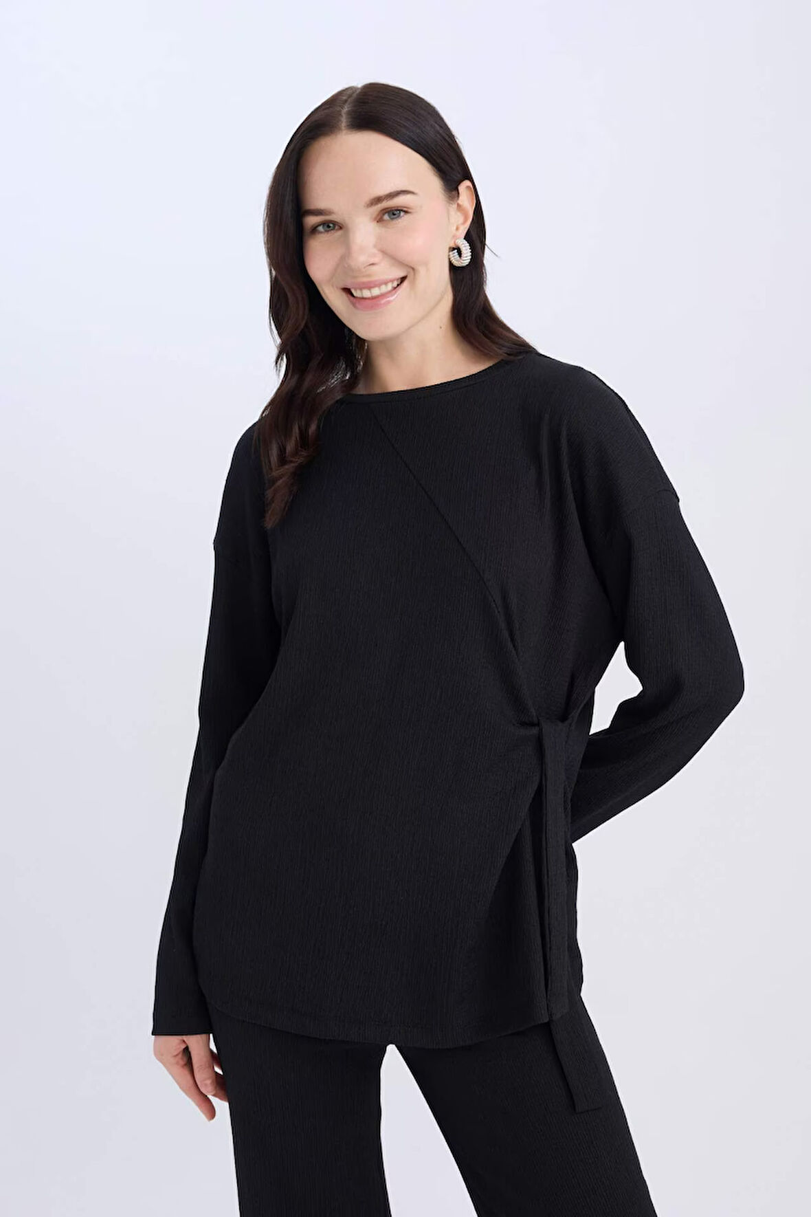 DeFacto Regular Fit Bisiklet Yaka Basic Düz Bürümcük Uzun Kollu Tişört E1800AX25SPBK81