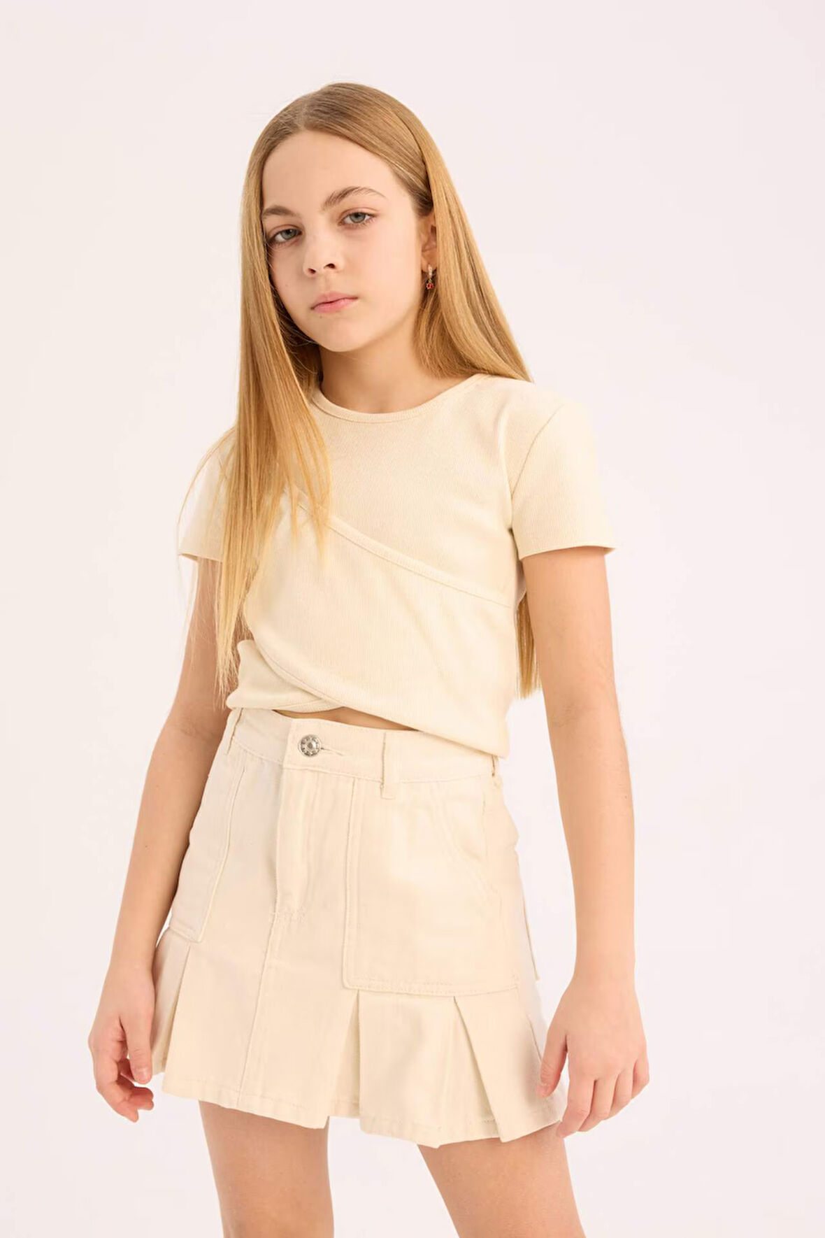 DeFacto Kız Çocuk Slim Fit Dar Kesim Bisiklet Yaka Kısa Kollu Tişört D9269A825SMER83