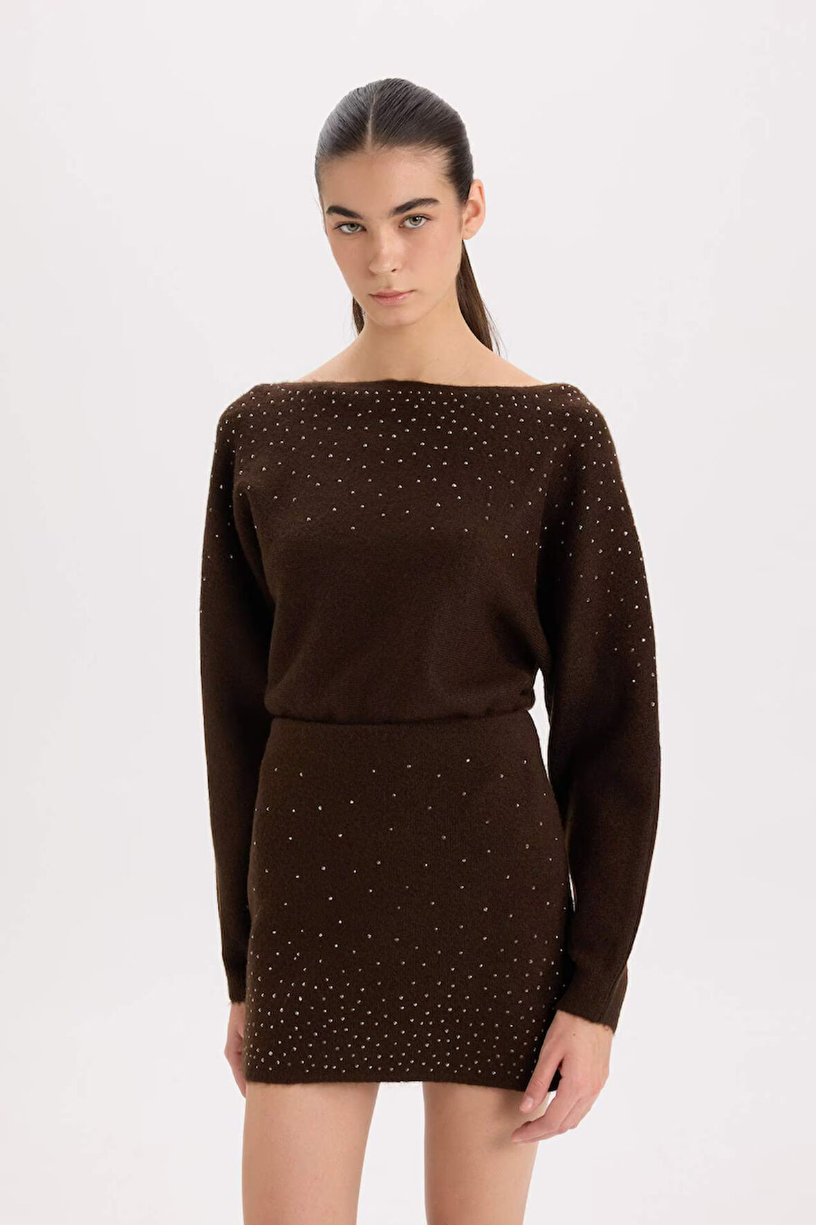 DeFacto Regular Fit Kayık Yaka Taşlı Basic Düz Triko Kazak E2286AX24WNBN480