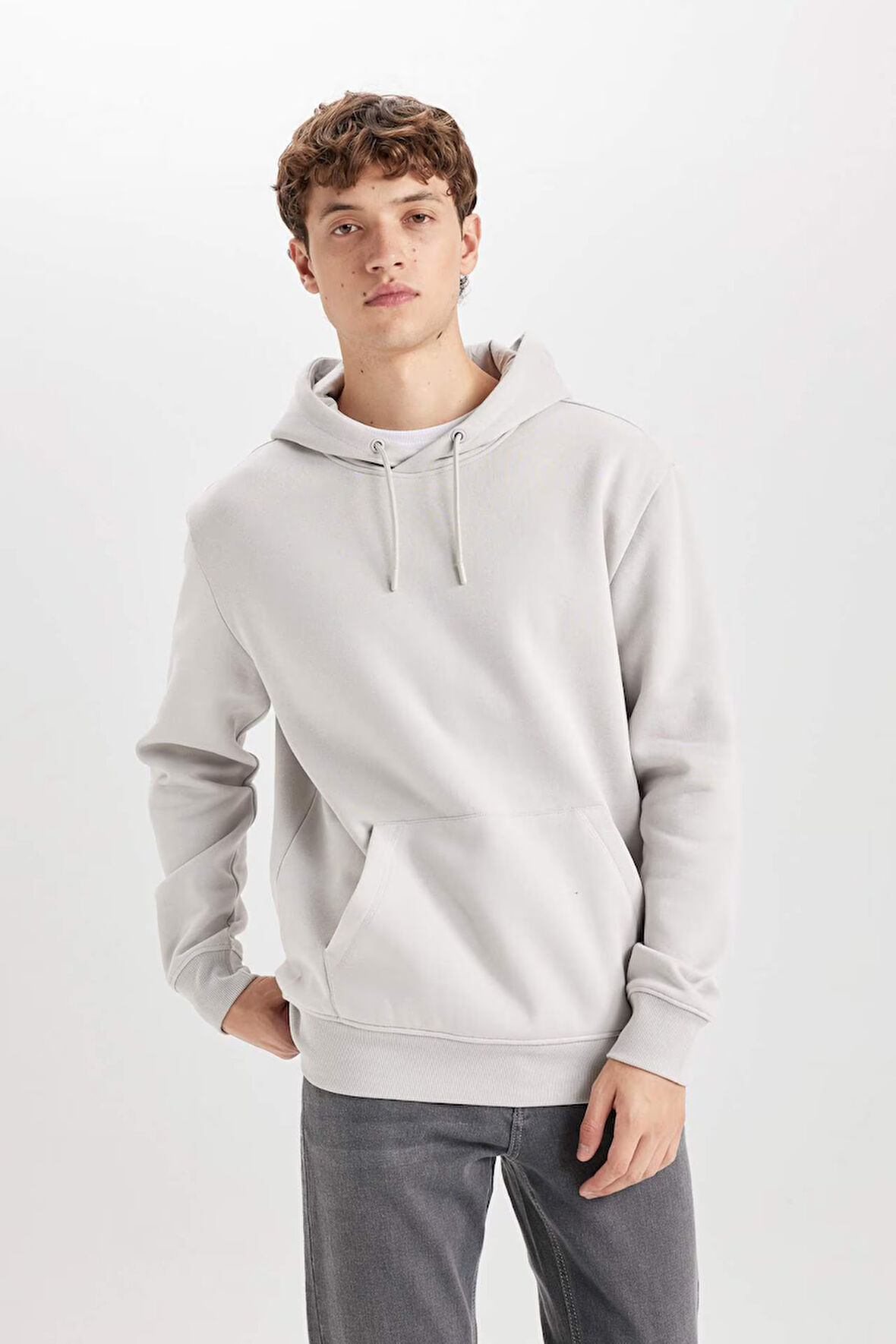 DeFacto Regular Fit Kapüşonlu Kanguru Cepli İçi Yumuşak Tüylü Basic Düz Sweatshirt X8283AZ25SPGR184