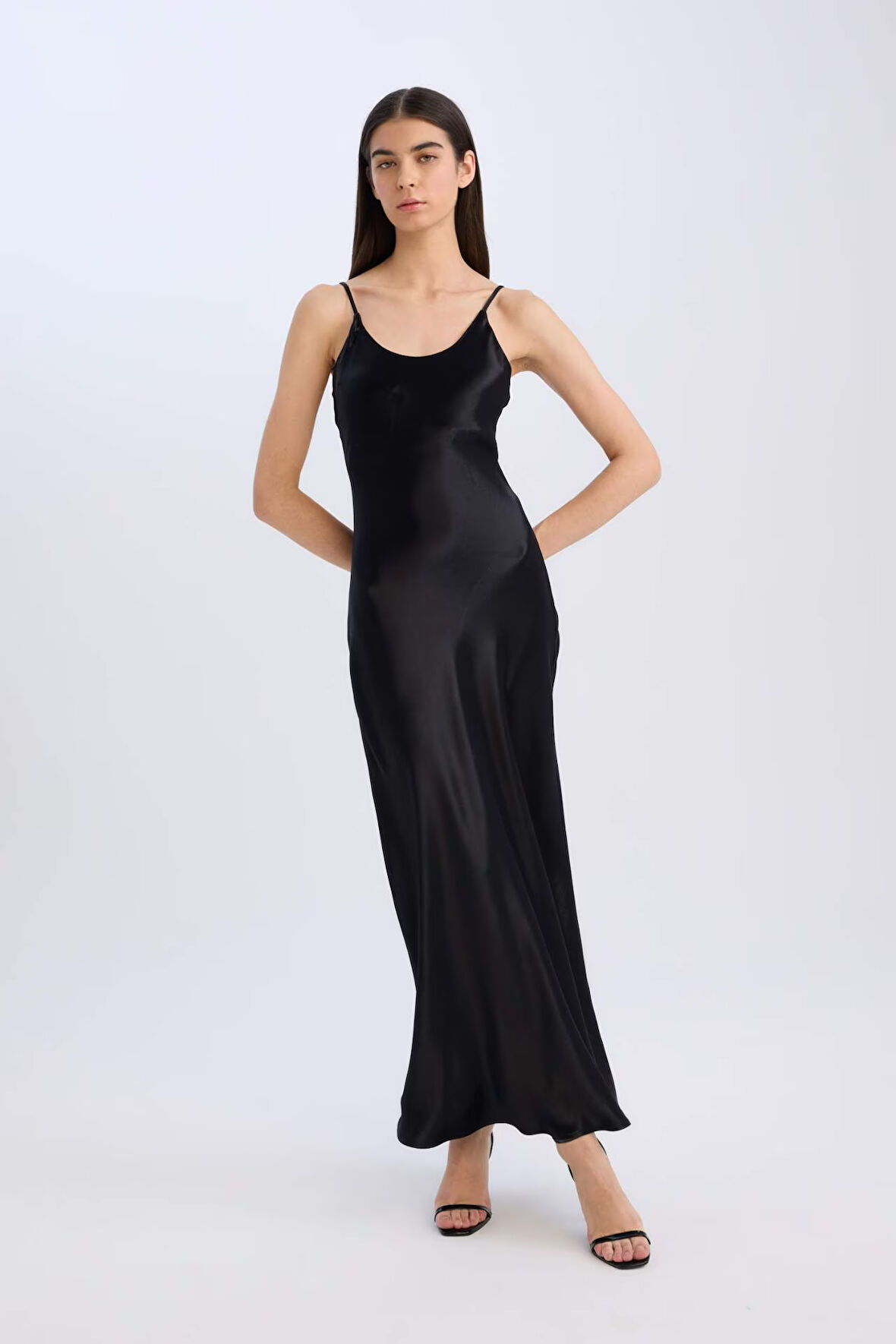 DeFacto Slim Fit Dar Kesim Viskon Askılı Maxi Siyah Abiye Elbise E2977AX24WNBK81