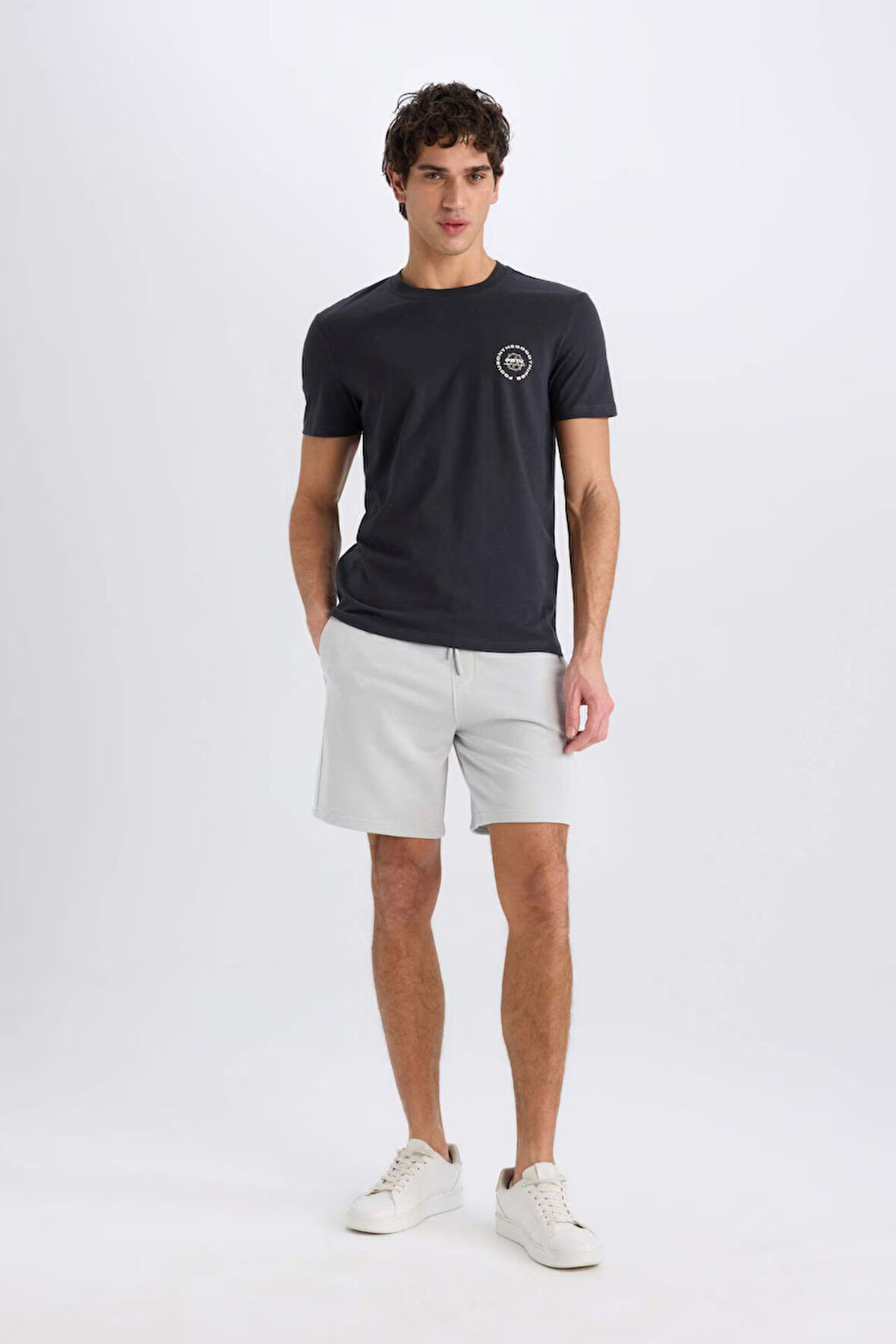 DeFacto Regular Fit Düz Paça Basic Düz Şort B8672AX25SPGR184