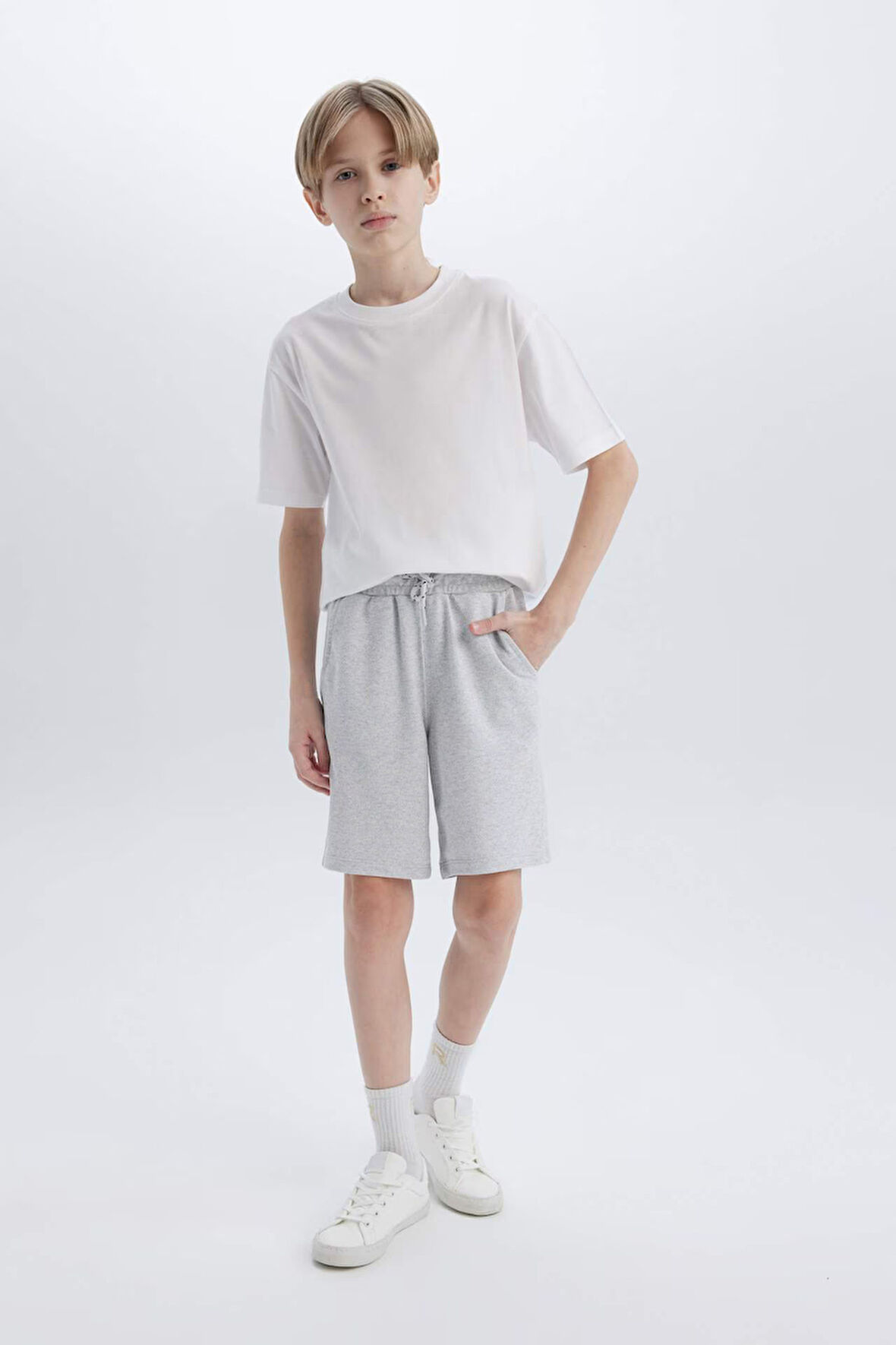 DeFacto Erkek Çocuk Esnek Belli Cepli Pike Şort B5866A825SMGR400