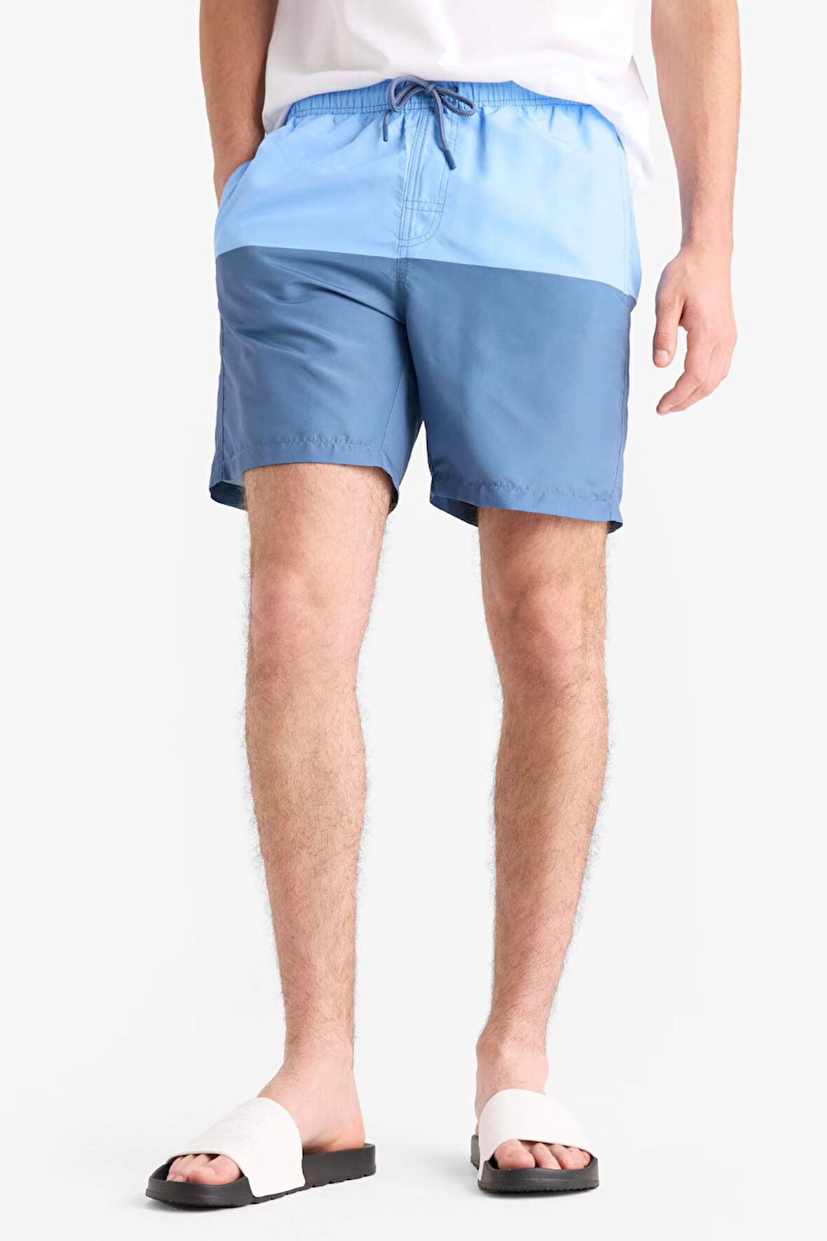 DeFacto Regular Fit Renk Bloklu File Astarlı Diz Üstü Deniz Şortu Z8108AZ25HSBE303