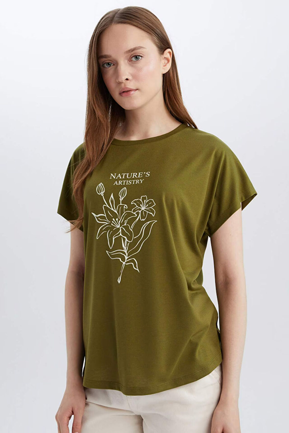 DeFacto Traditional Regular Fit Bisiklet Yaka Çiçekli Kısa Kollu Tişört E4352AX25SMKH451