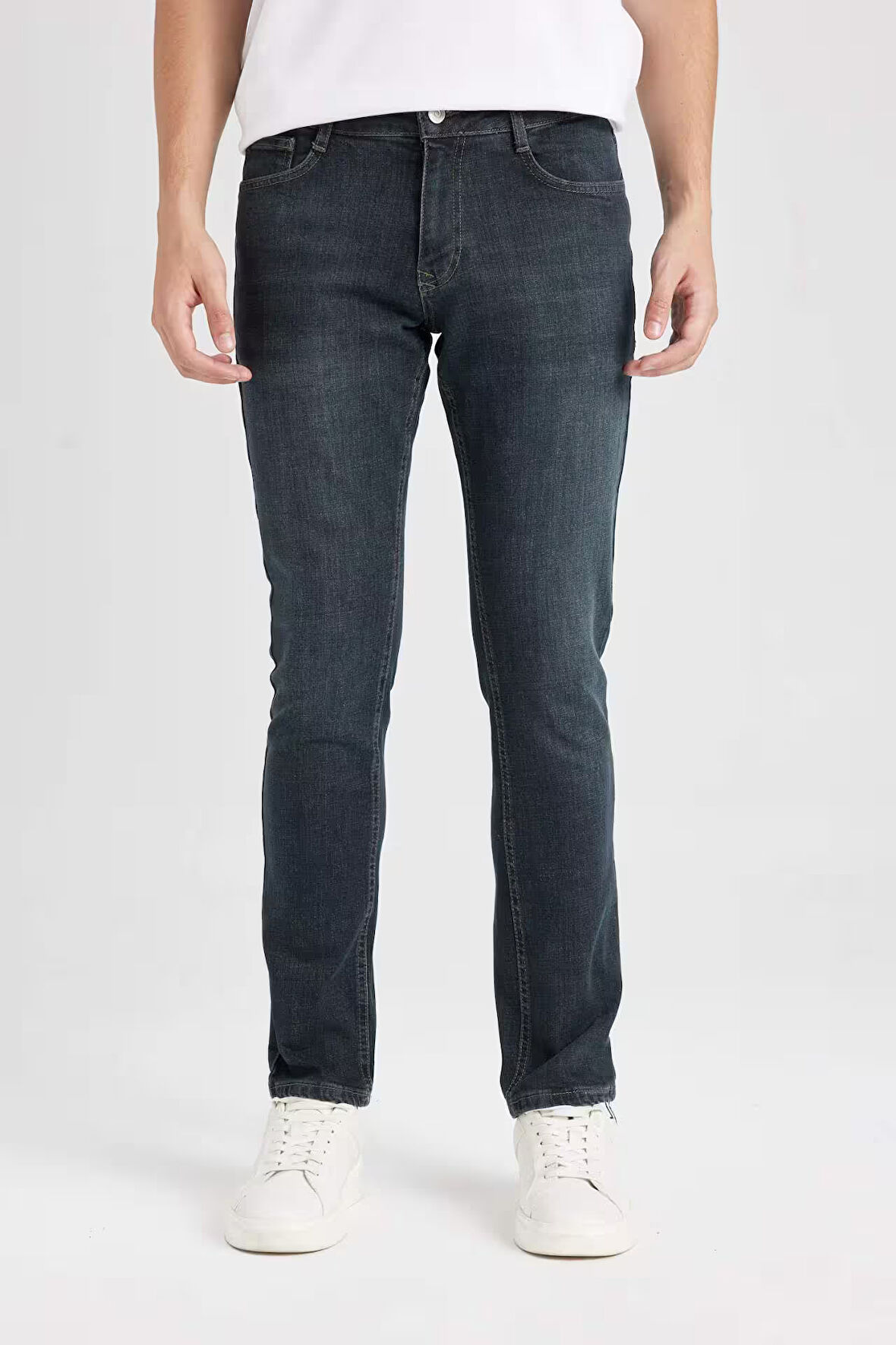 DeFacto Pedro Slim Fit Dar Kalıp Normal Bel Dar Paça Jean Pantolon E0164AX24AUNM34