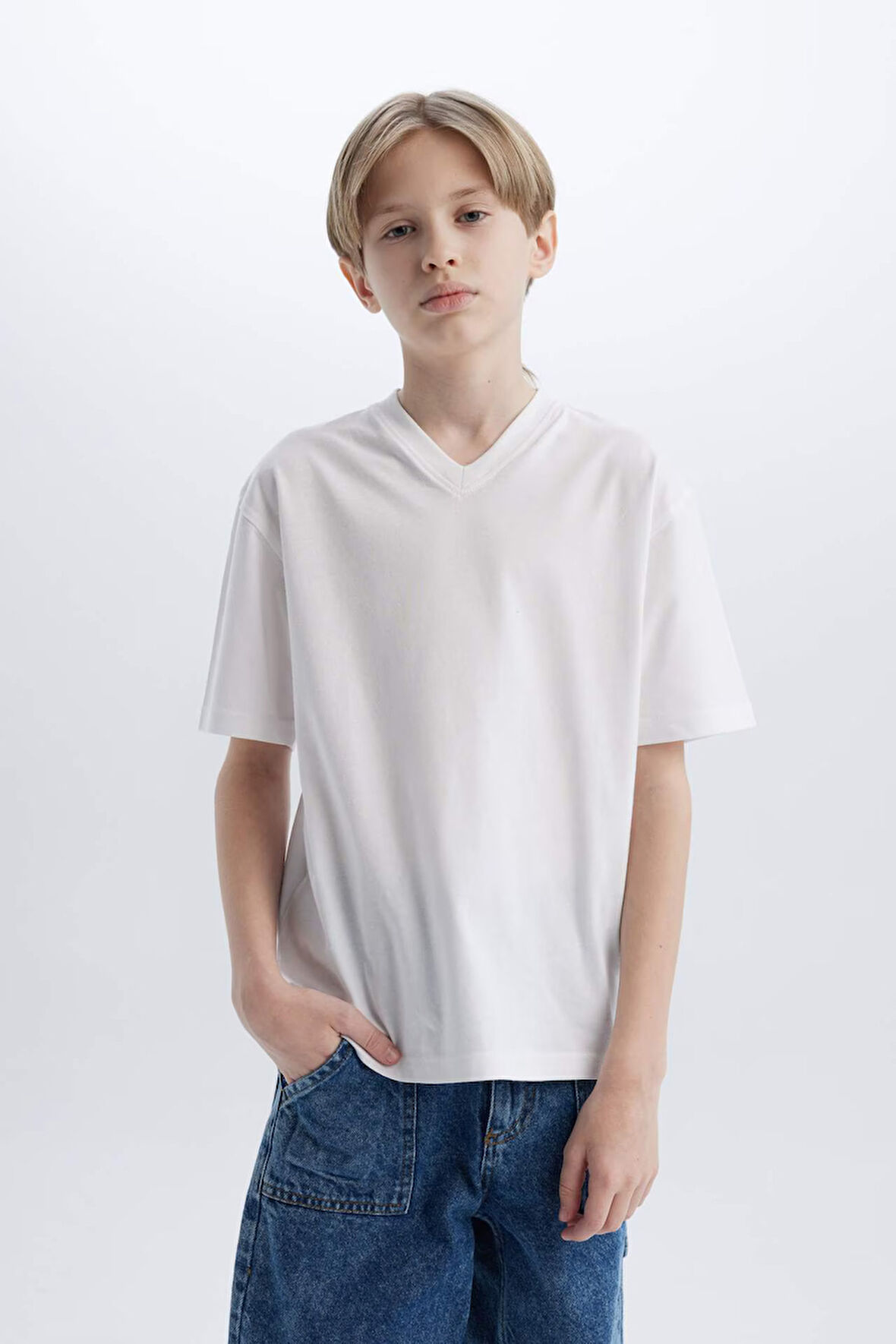 DeFacto Erkek Çocuk V Yaka Basic Düz Kısa Kollu Tişört K1693A625SMWT34