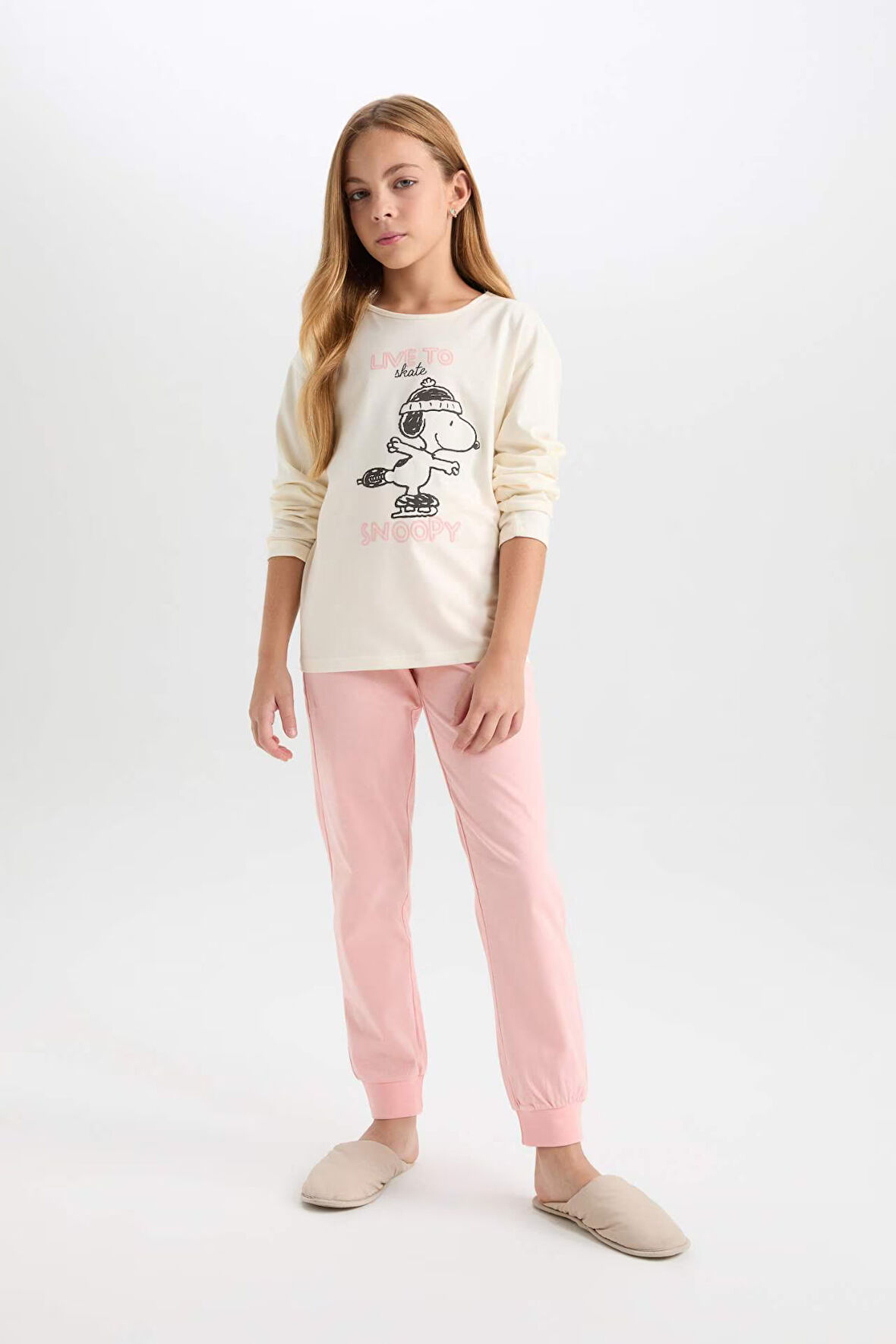 DeFacto Kız Çocuk Pijama Takımı Snoopy Uzun Kollu Üst Beli Lastikli Uzun Alt D9176A824WNER99
