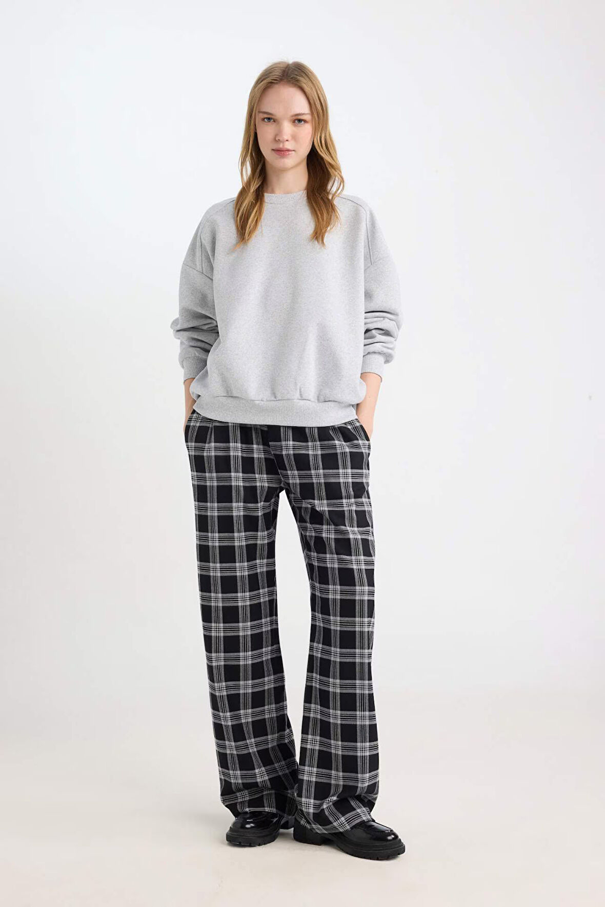 DeFacto Wide Leg Kumaş Pijama Pantolon Geniş Bol Paça Kareli Normal Bel Lastikli Cepli D9548AX24WNBK81