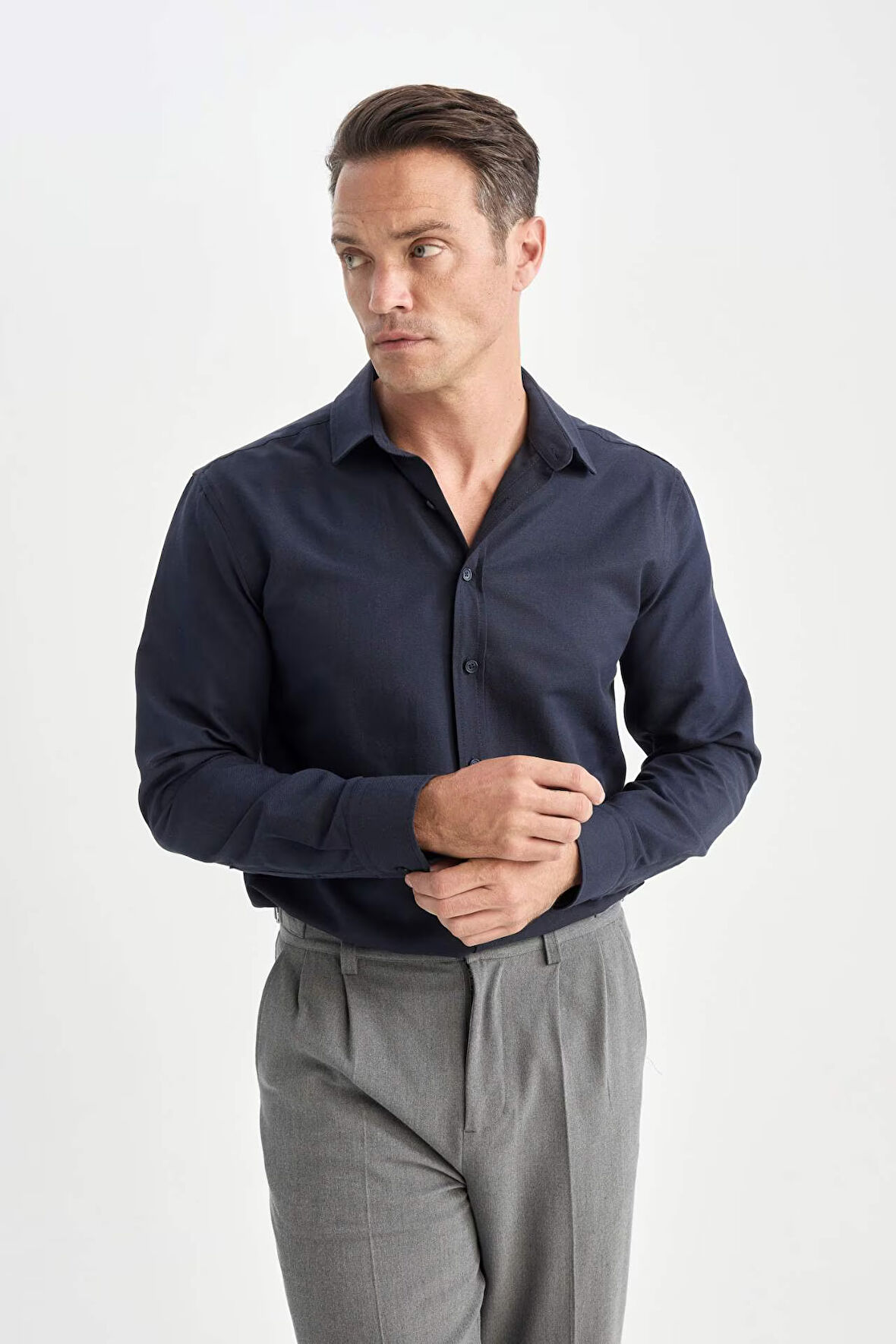 DeFacto Modern Fit Polo Yaka Dokulu Uzun Kollu Gömlek E0475AX24AUNV64
