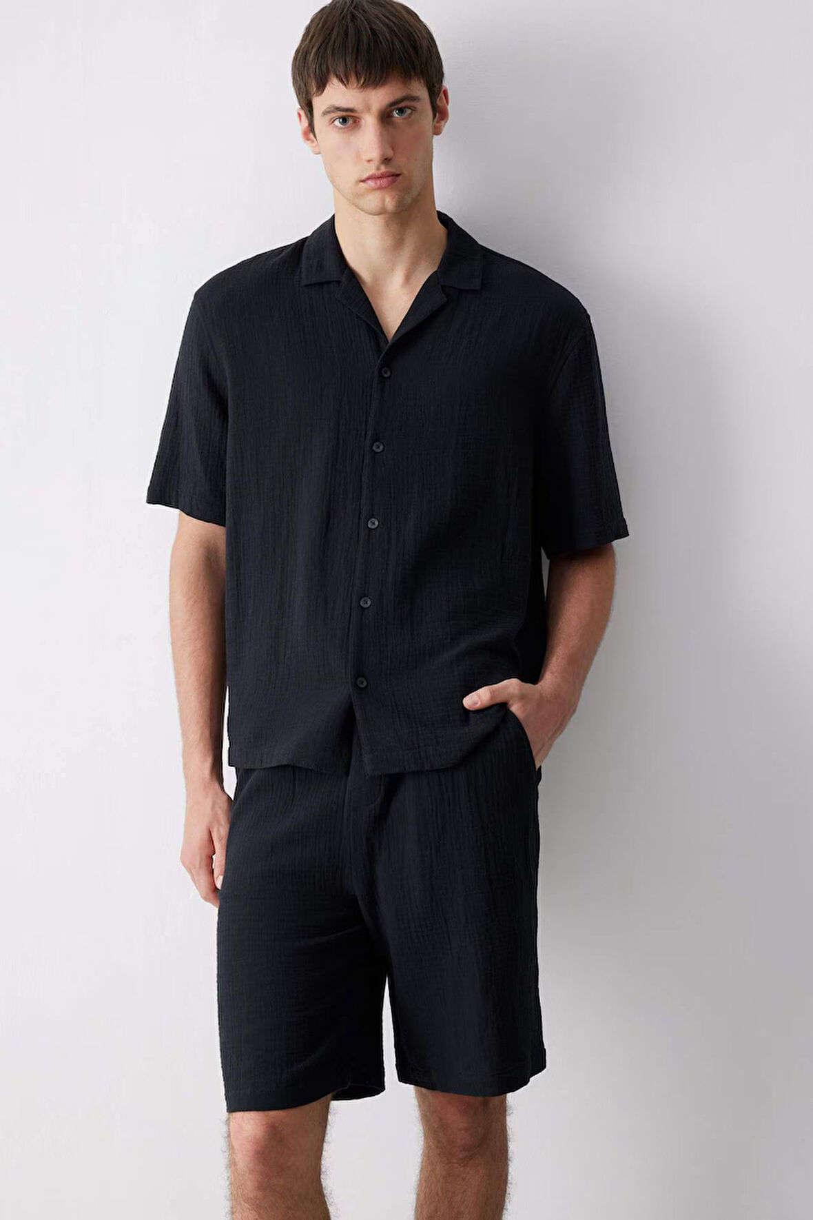 DeFacto %100 Pamuk Relax Fit Pamuklu Yazlık Müslin Kısa Kollu Siyah Gömlek C7578AX25SMBK81