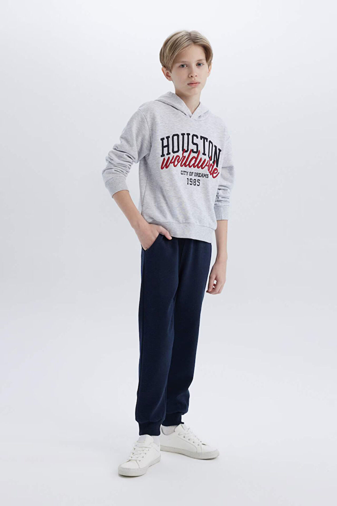 DeFacto Erkek Çocuk 2'li Takım Kapüşonlu Baskılı Sweatshirt Beli Lastikli Eşofman Altı D9798A825SPGR400