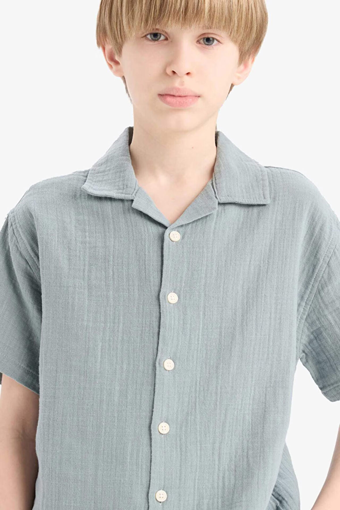 DeFacto Erkek Çocuk Oversize Geniş Kalıp Polo Yaka Müslin Kısa Kollu Gömlek W3239A625HSBE801