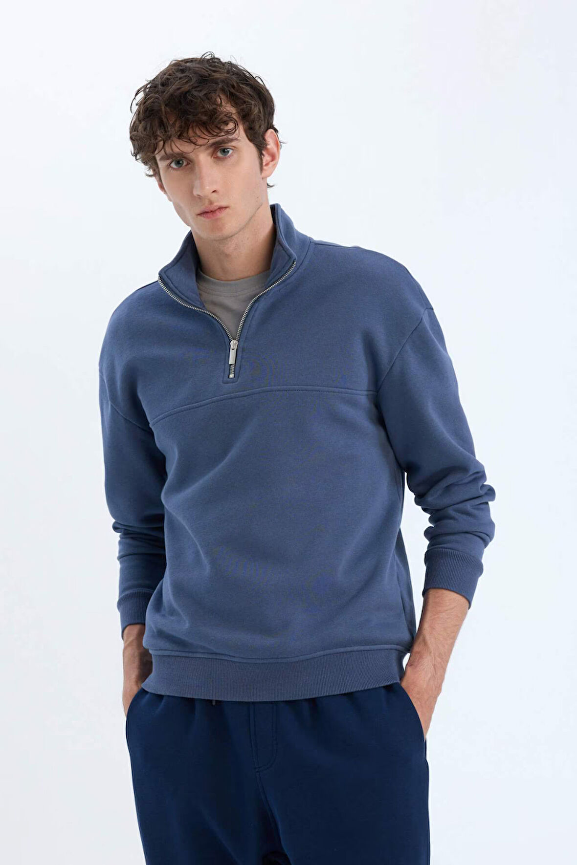 DeFacto Relax Fit Dik Yaka Fermuarlı Basic Düz Kalın Sweatshirt E5334AX24WNIN247