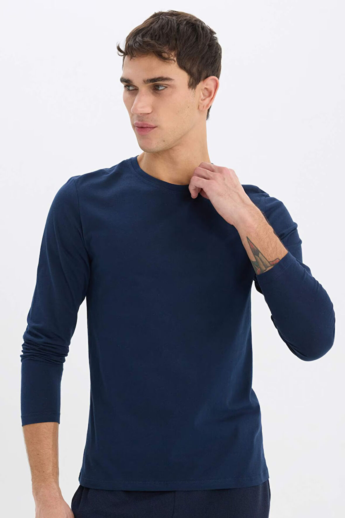 Slim Fit Dar Kesim Bisiklet Yaka Uzun Kollu Üst