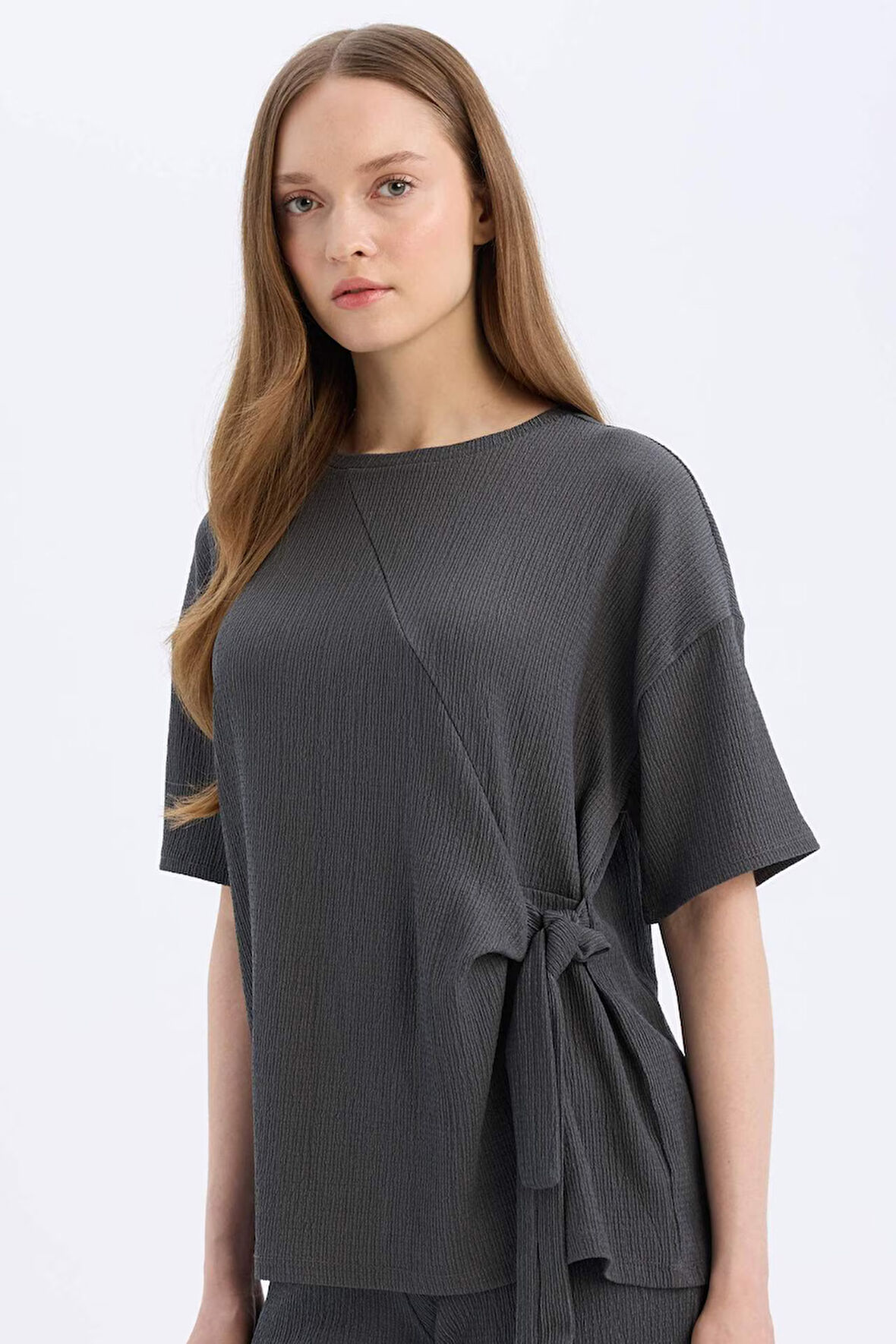 DeFacto 	Relax Fit Bisiklet Yaka Basic Düz Bürümcük Kısa Kollu Tişört D5446AX25SPAR104