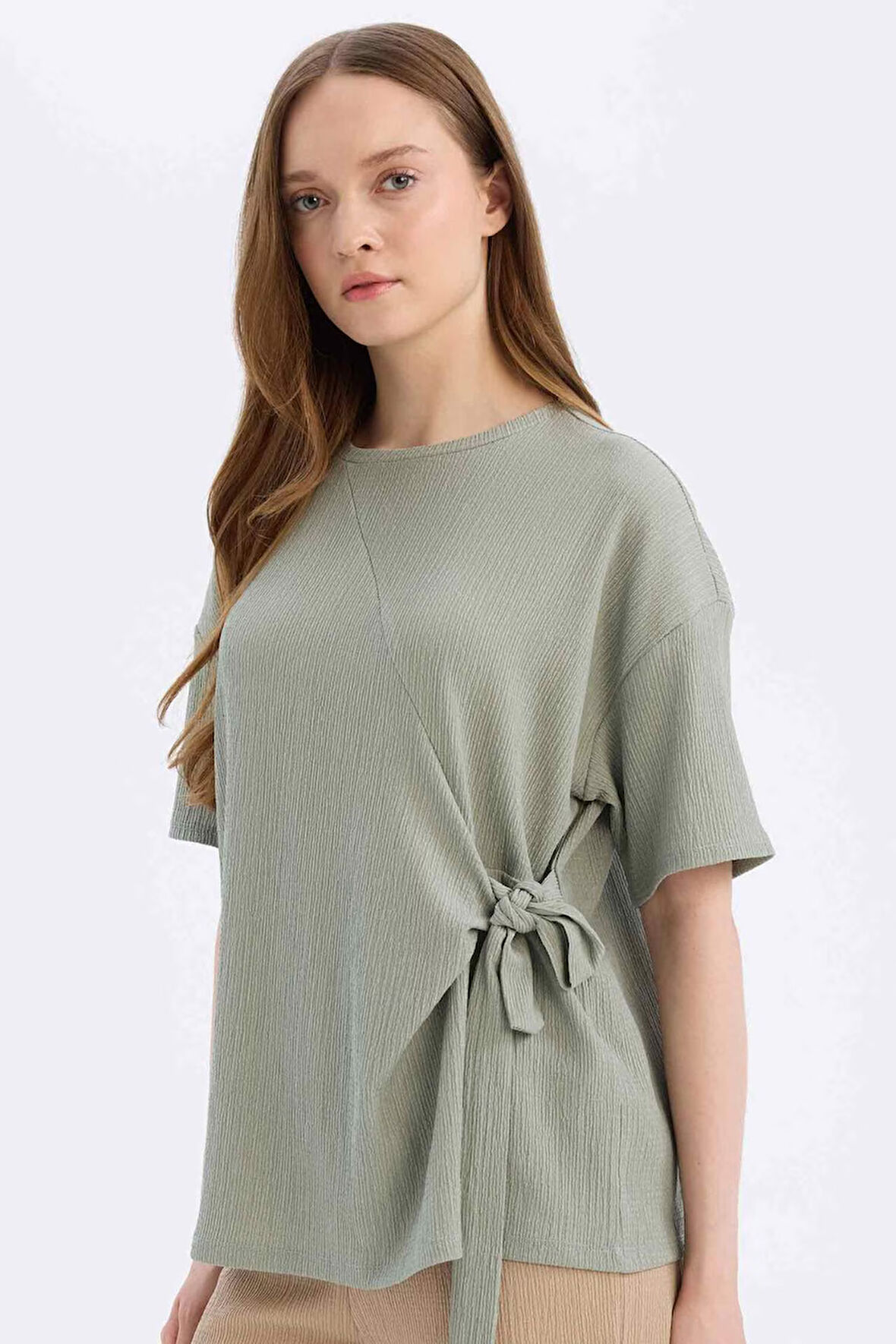 DeFacto 	Relax Fit Bisiklet Yaka Basic Düz Bürümcük Kısa Kollu Tişört D5446AX25SPGN1110