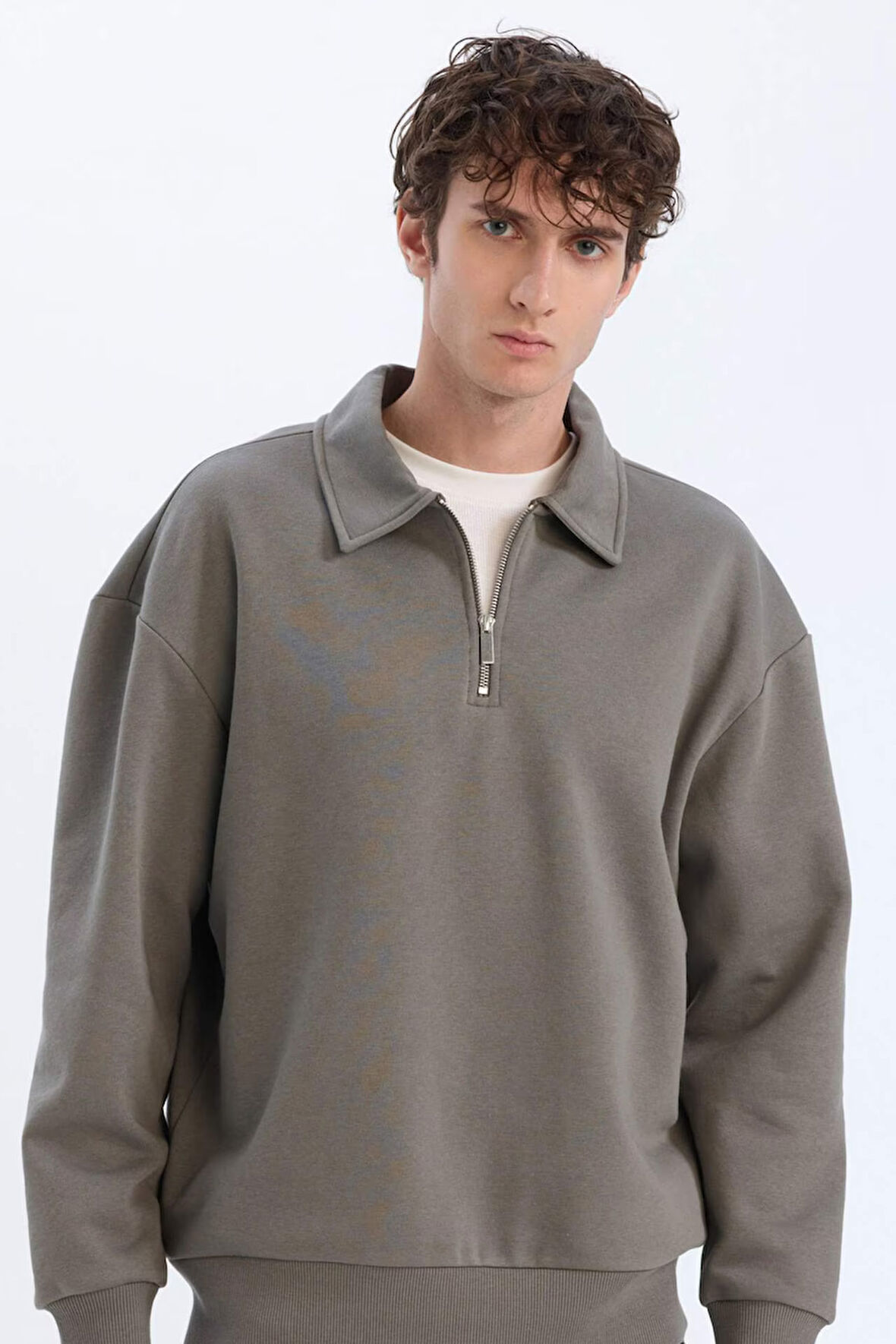 DeFacto Relax Fit Polo Yaka Fermuarlı Basic Düz Kalın Sweatshirt E5333AX24WNGR83