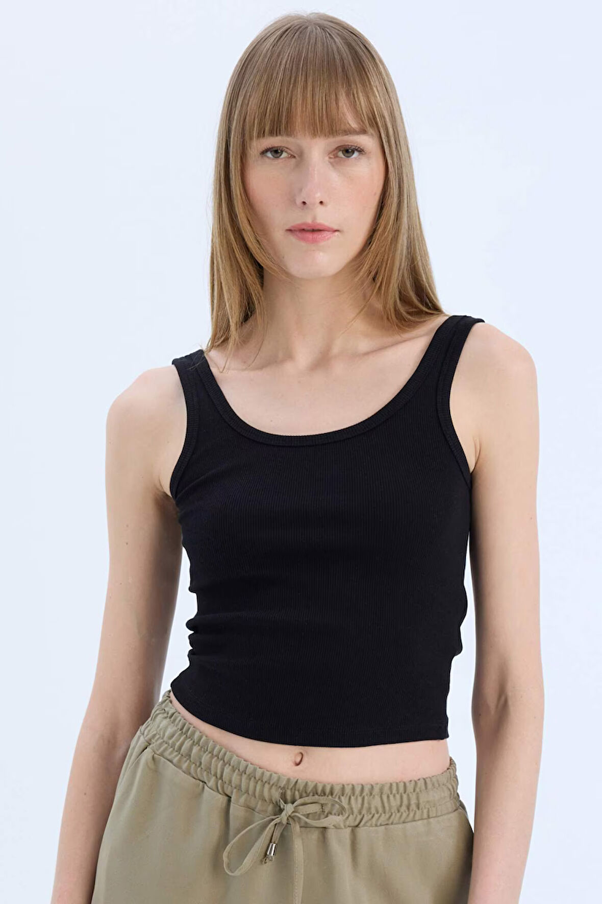 DeFacto Slim Fit Dar Kesim Basic Düz Yuvarlak Yaka Fitilli Kaşkorse Atlet E5540AX25SMBK81