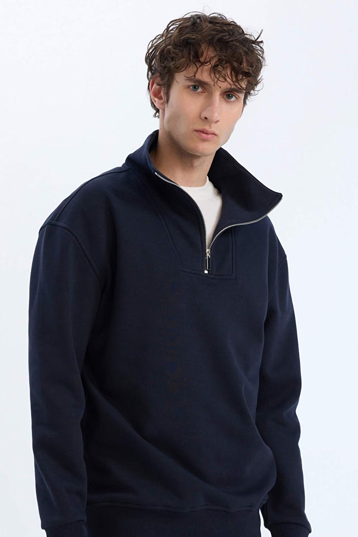 DeFacto Relax Fit Dik Yaka Fermuarlı Basic Düz Kalın Sweatshirt E5332AX24WNNV118