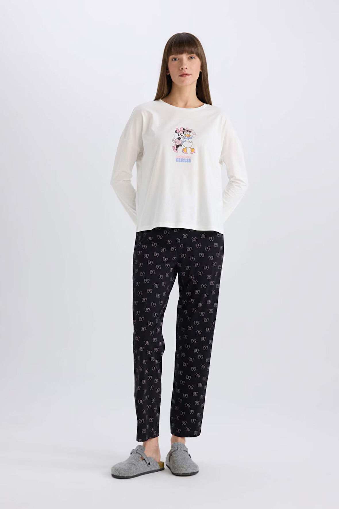 DeFacto Disney Mickey Mouse &Friends Pijama Takımı Uzun Kollu Üst Esnek Belli Uzun Altı-Fall in Love D8464AX25SPBK81