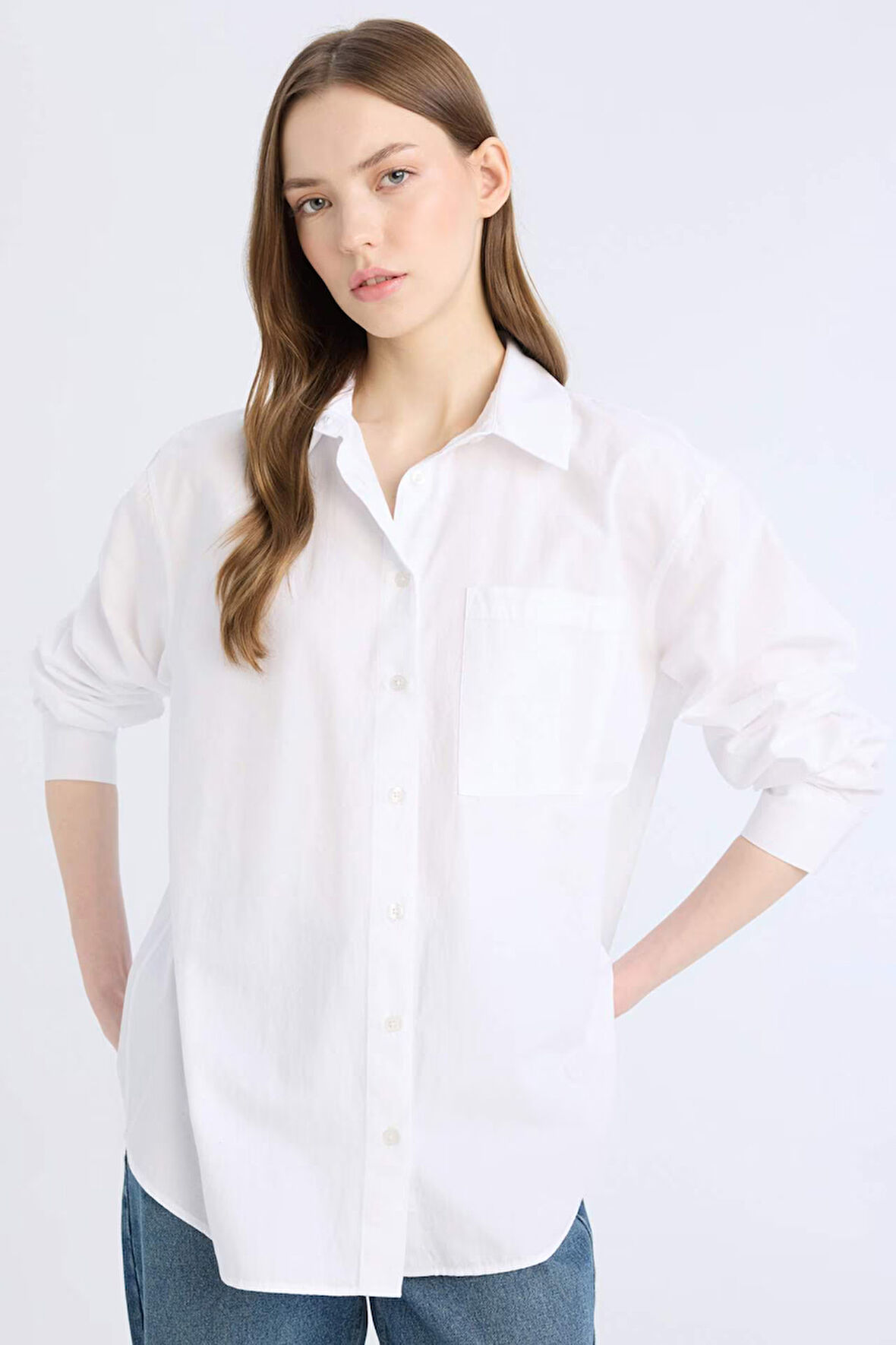 DeFacto Oversize Geniş Kalıp Tek Cepli Poplin Uzun Kollu Gömlek D9174AX25SPWT32