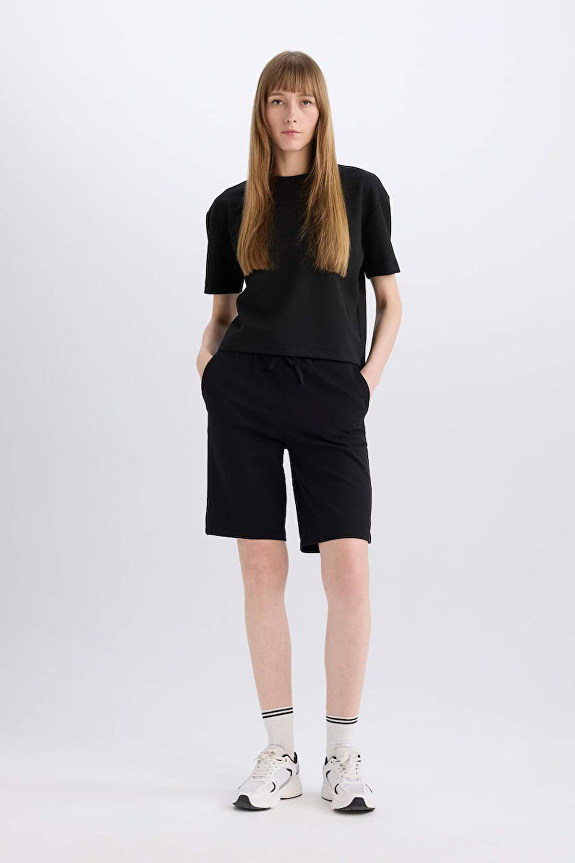 Regular Fit Normal Bel Düz Paça İnce Sweatshirt Kumaşı Bermuda