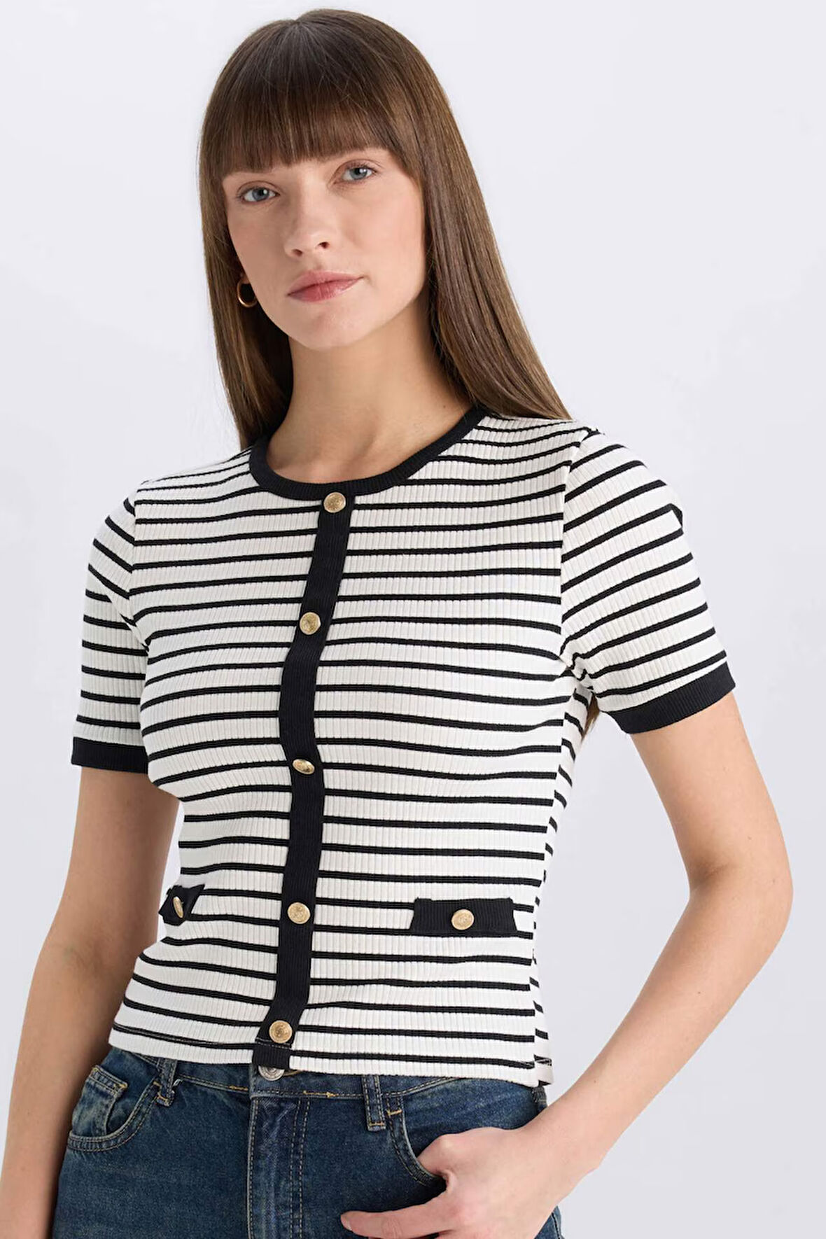 DeFacto Slim Fit Dar Kesim Bisiklet Yaka Çizgili Smart Fitilli Kaşkorse Düğmeli Kısa Kollu Tişört C2566AX25SPBK81