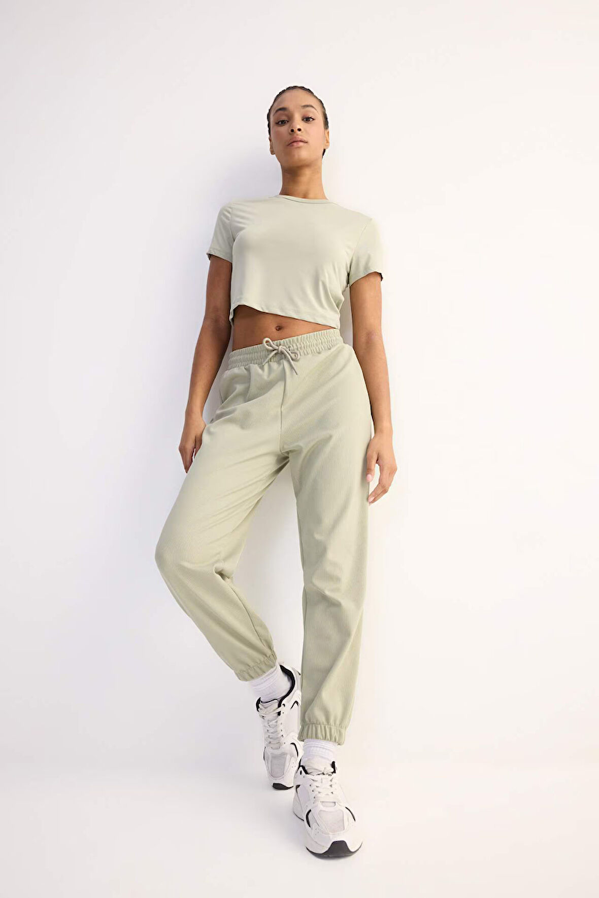 DeFactoFit Standart Fit Çift Cepli Paçası Lastikli Standart Boy Sporcu İnce Eşofman Altı A4557AX25SPKH513