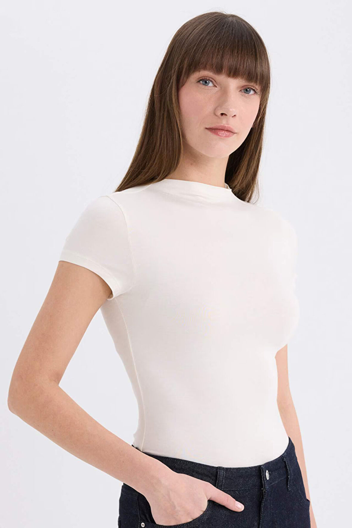 DeFacto Slim Fit Dar Kesim Yarım Balıkçı Yaka Soft Touch Kısa Kollu Tişört E5906AX25SPER105