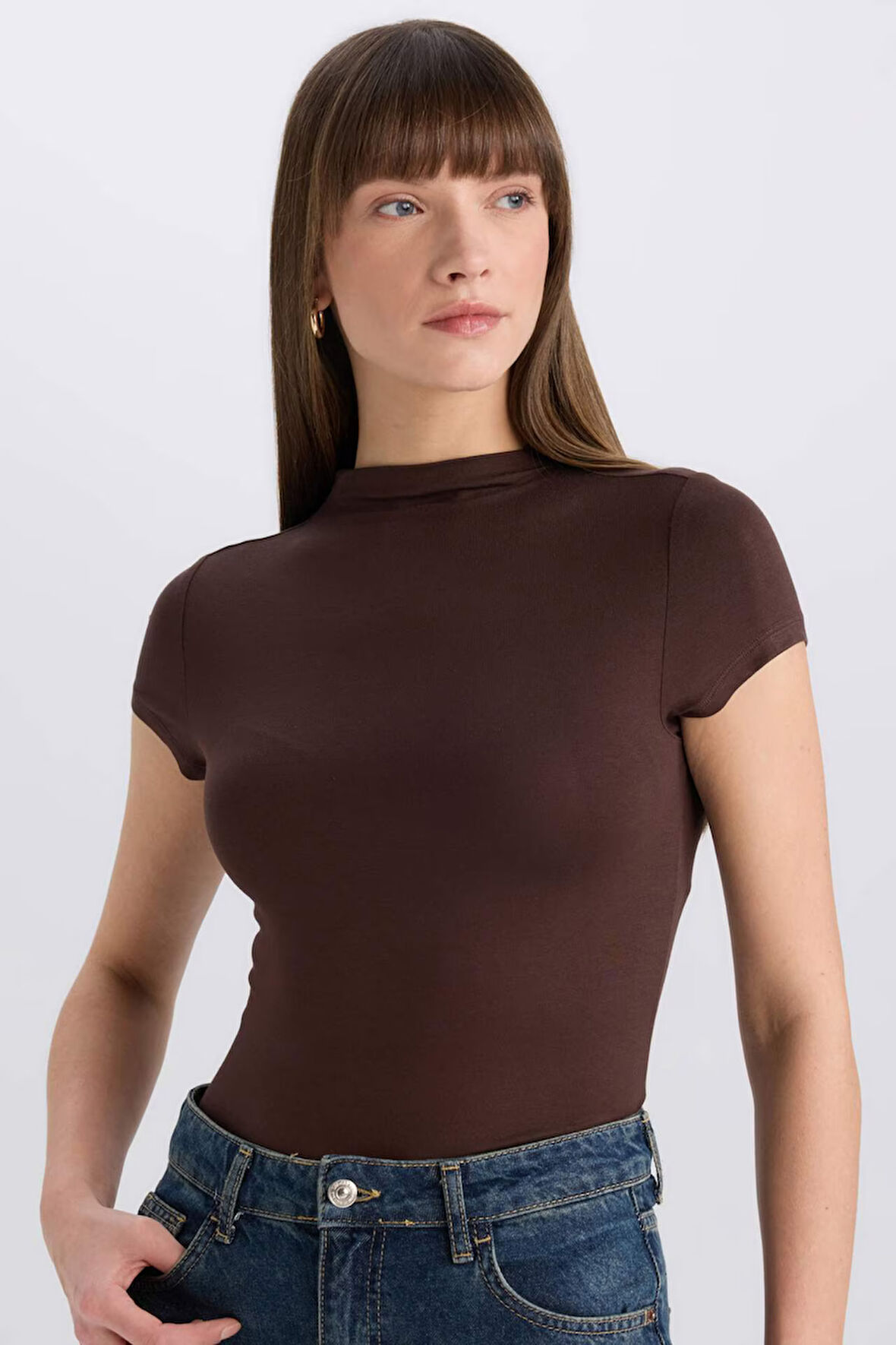 DeFacto Slim Fit Dar Kesim Yarım Balıkçı Yaka Soft Touch Kısa Kollu Tişört E5906AX25SPBN267