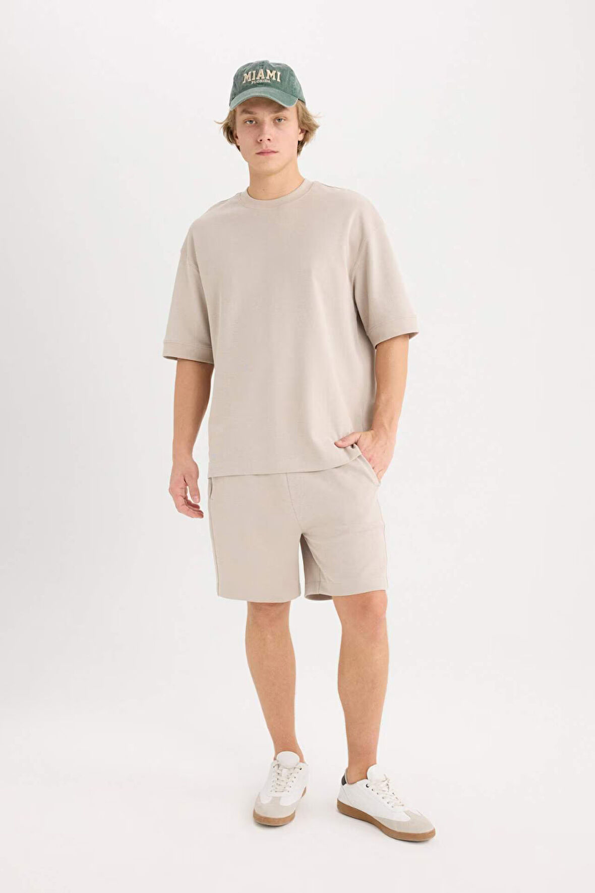 Regular Fit Düz Paça Şort