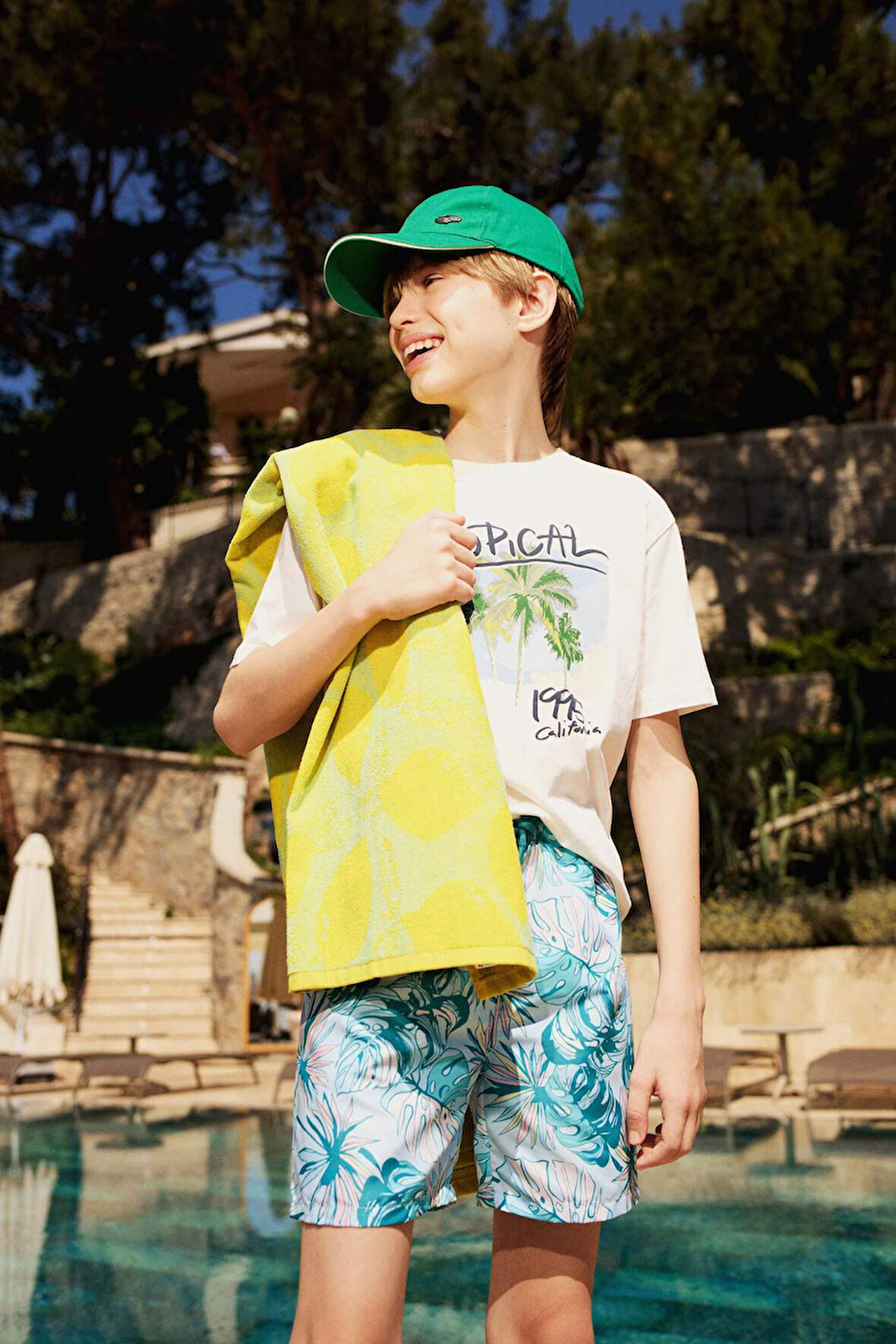 Erkek Çocuk Floral Deniz Şortu