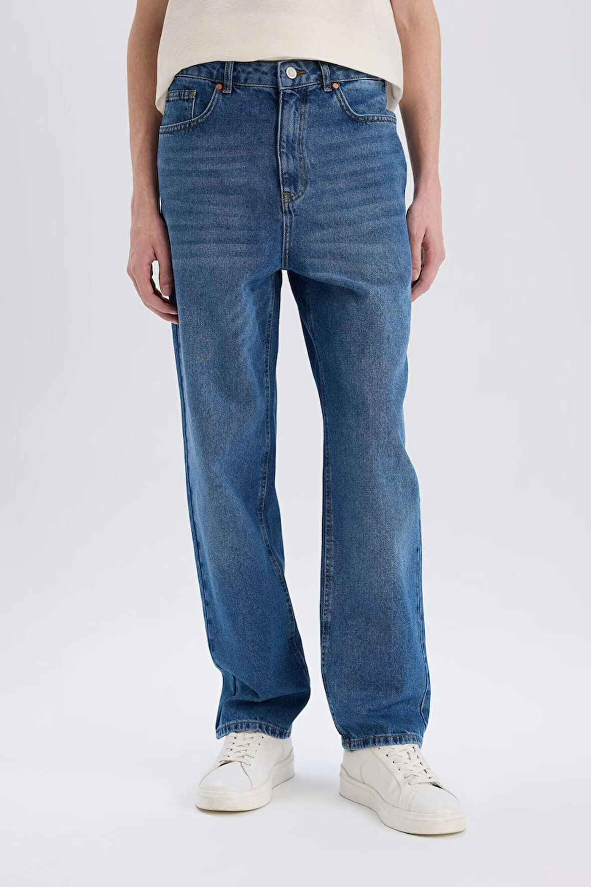DeFacto %100 Pamuk Baggy Fit Geniş Kalıp Normal Bel Geniş Paça Soluk Efektli Jean Pantolon D7318AX25SPNM28