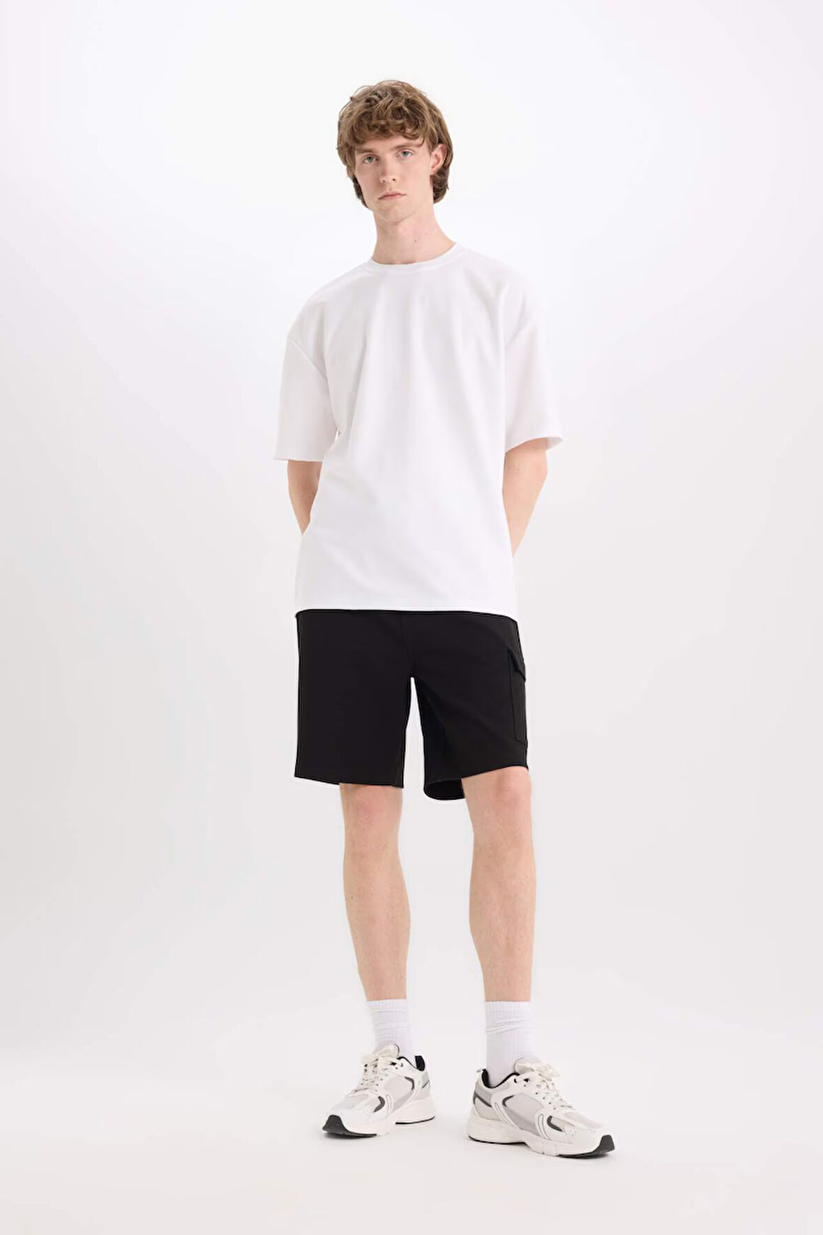DeFacto Regular Fit Dokulu Düz Paça Kargo Cepli Basic Şort B8796AX25SMBK81