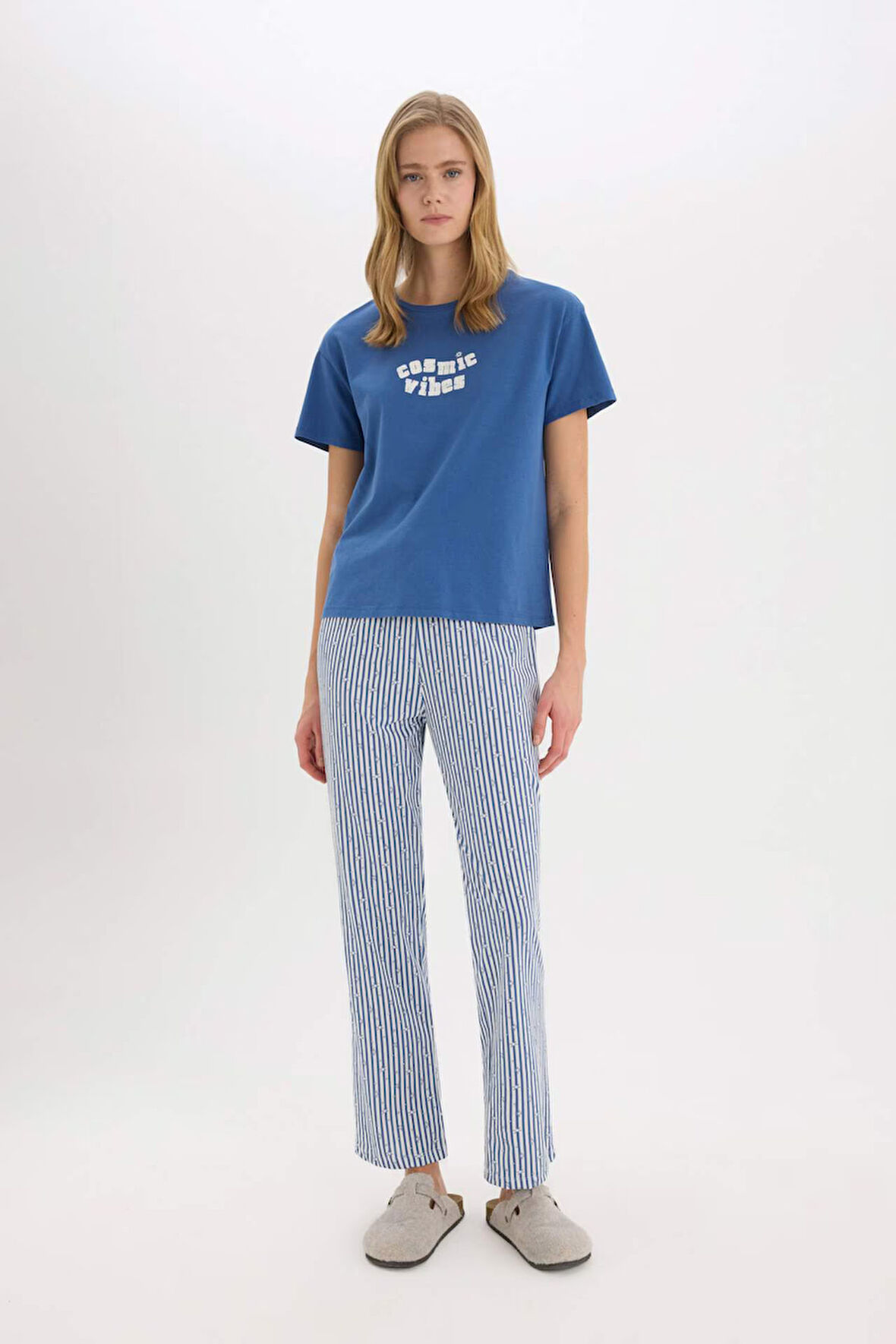DeFacto Pijama Takımı Baskılı Kısa Kollu Üst Çizgili Uzun Altı-Fall in Love E4855AX25SPIN33
