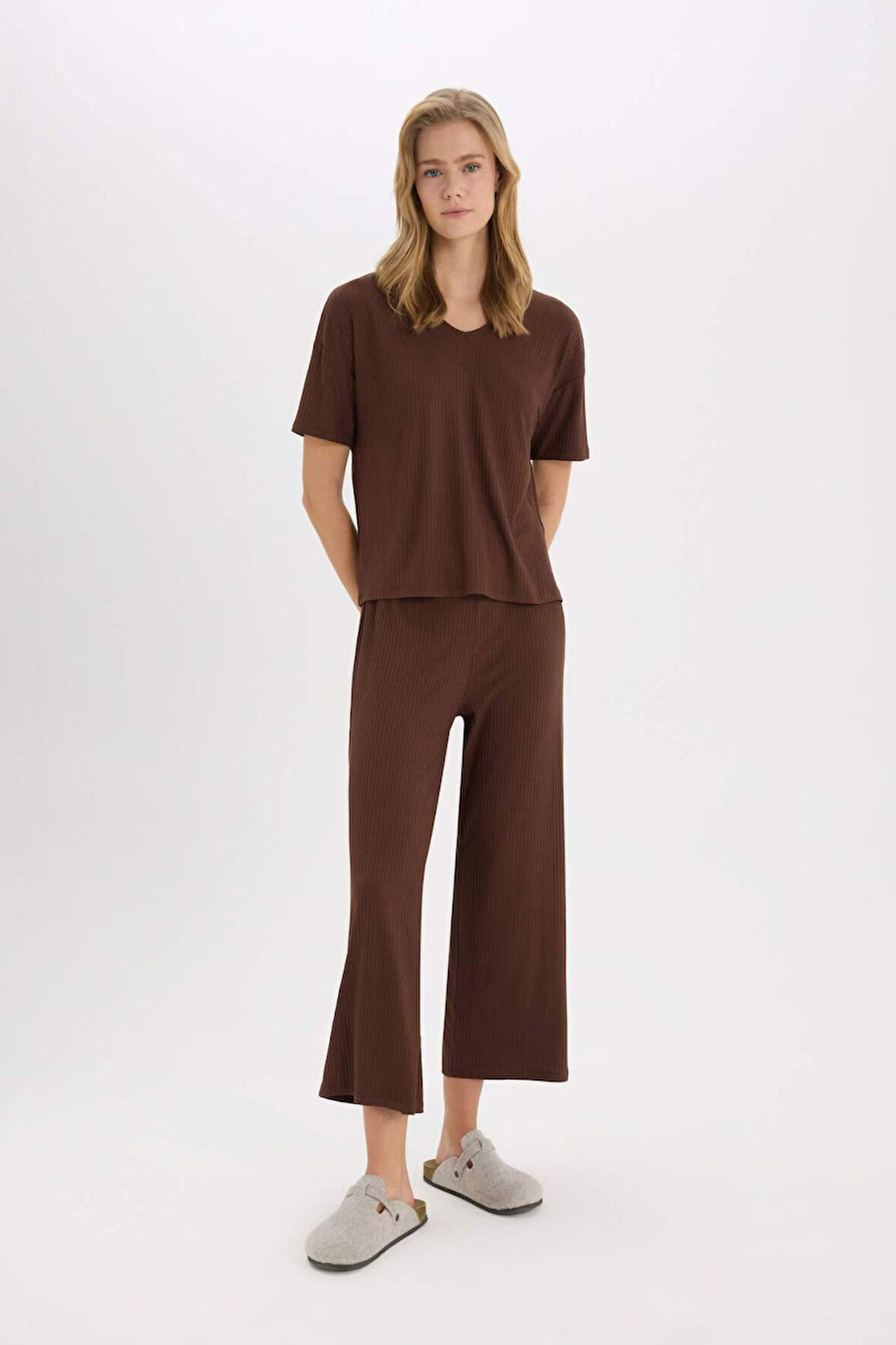 DeFacto Pijama Takımı Fitilli Kaşkorse Kısa Kollu Üst Esnek Belli Kapri Boy Alt-Fall in Love E0865AX25SPBN327