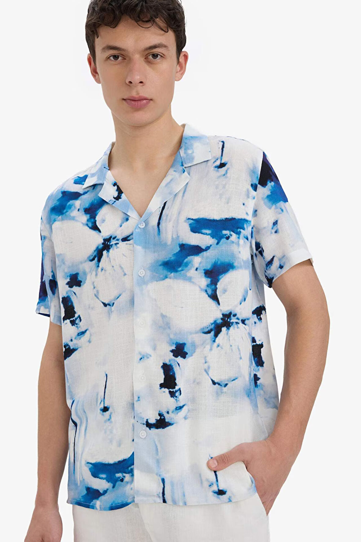 DeFacto Modern Fit Polo Yaka Desenli Keten Görünümlü Yazlık Kısa Kollu Gömlek E1206AX25SMIN147