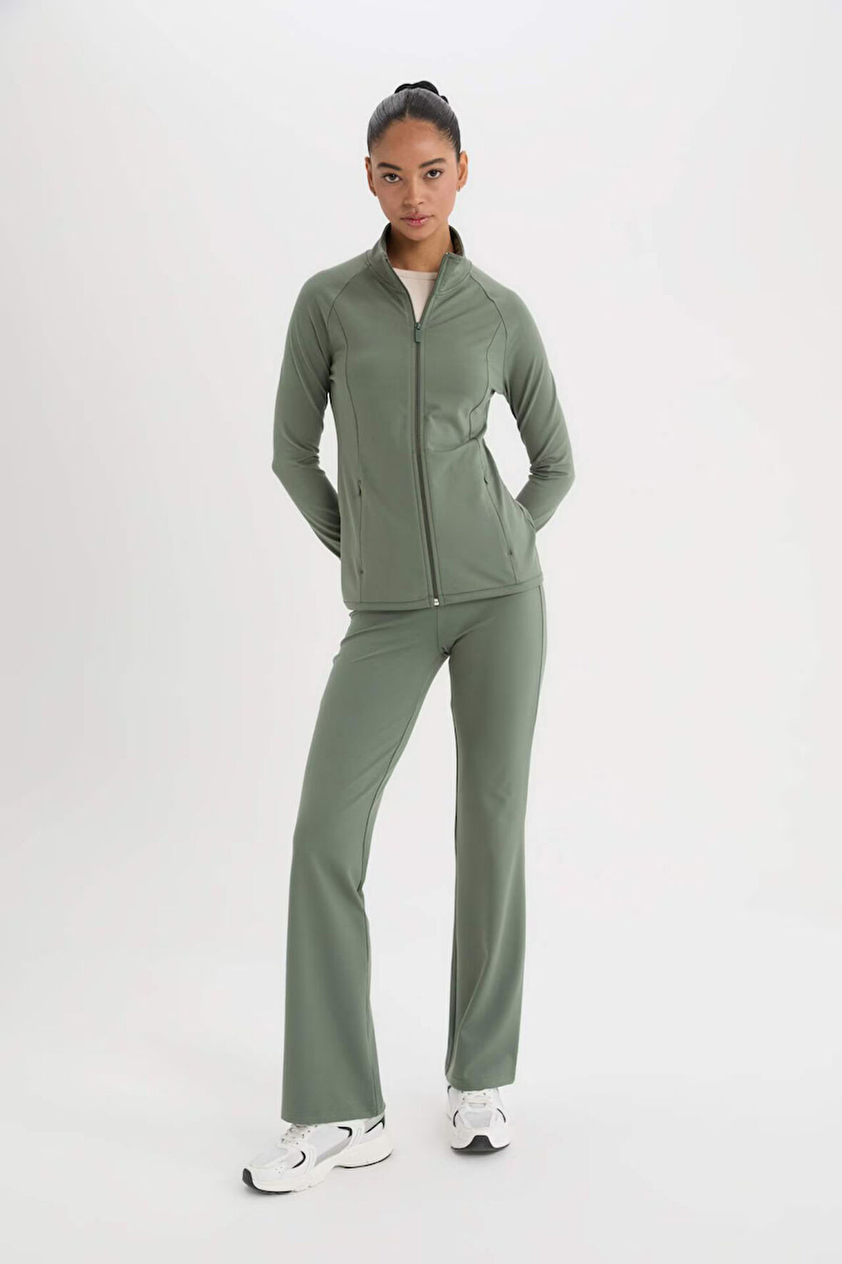 DeFactoFit Flare Fit Sporcu Eşofman Altı İspanyol Paça Standart Boy Basic Düz B3988AX25SPKH458
