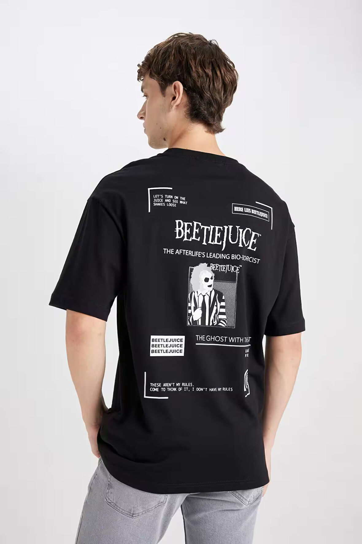 DeFacto Beetlejuice (1988) Siyah Boxy Fit Bisiklet Yaka Sırt Baskılı Pamuklu Kısa Kollu Tişört D8514AX24AUBK81