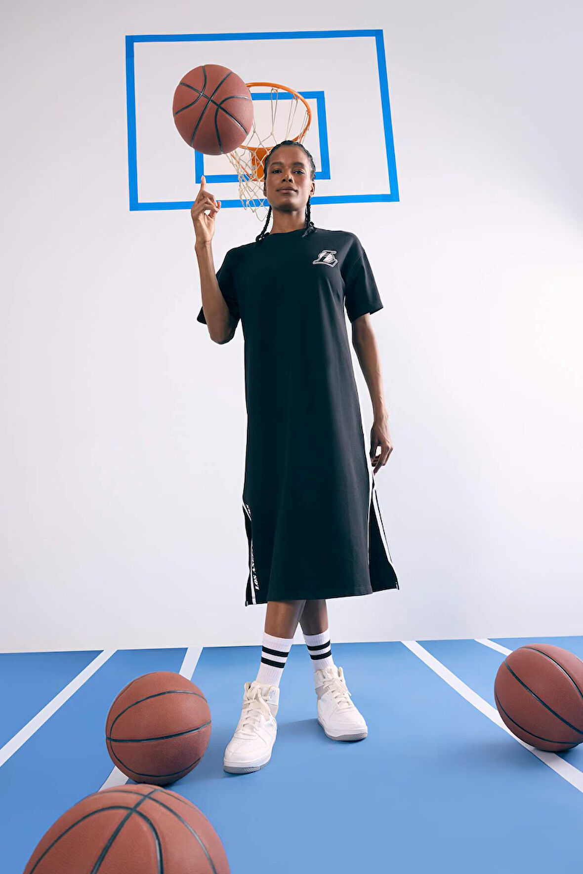 DeFactoFit NBA Los Angeles Lakers Oversize Geniş Kalıp Kısa Kollu Pike Midi Elbise B9962AX25SMBK81
