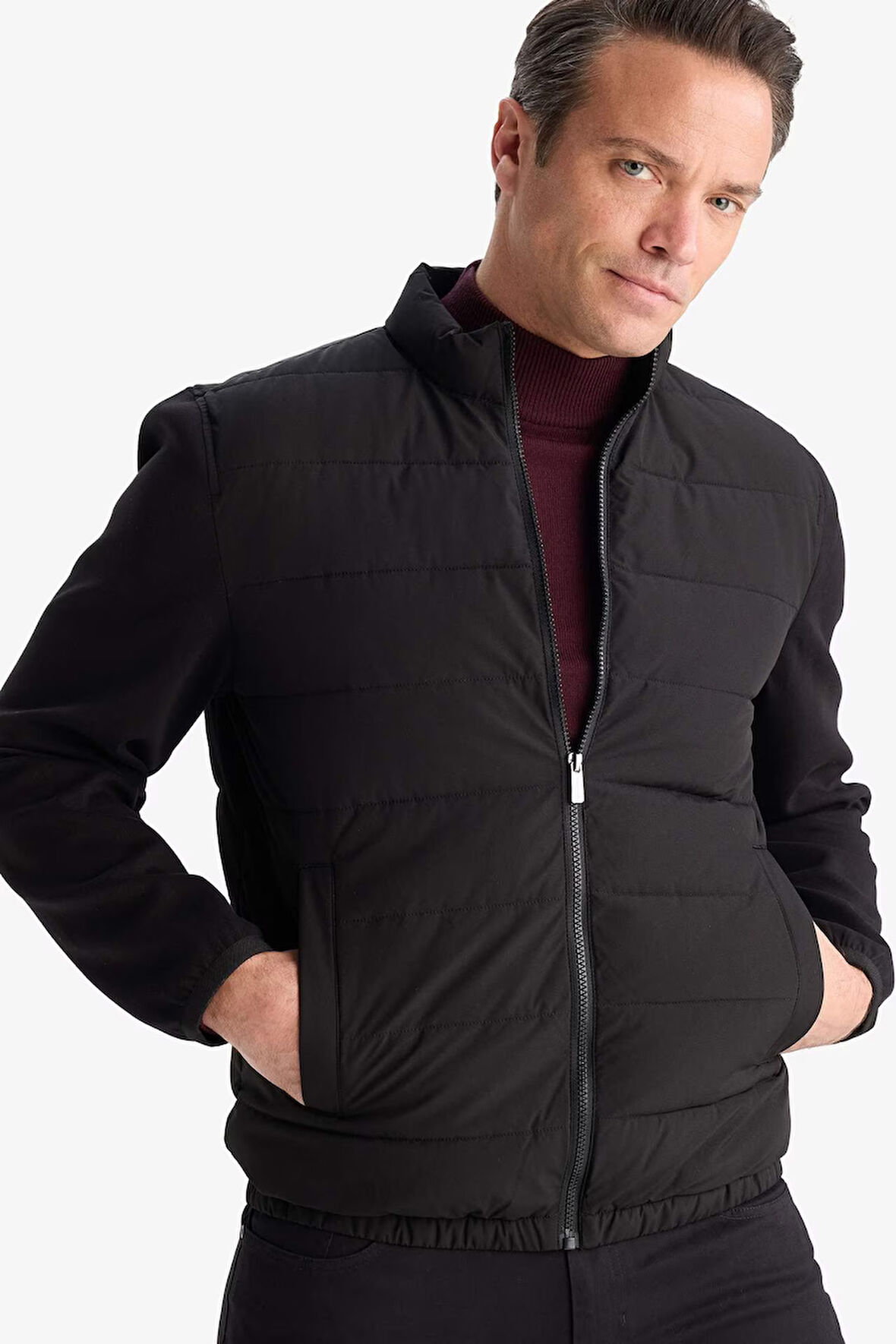 Slim Fit Dar Kesim Dik Yaka Lastikli ve Fermuarlı Su Geçirmez Mont