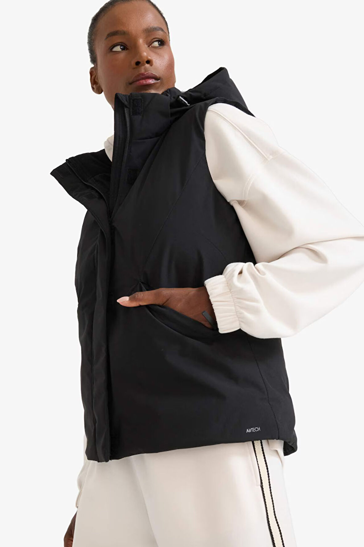 DeFactoFit Regular Fit Kapüşonlu Sporcu Su Geçirmez Yelek