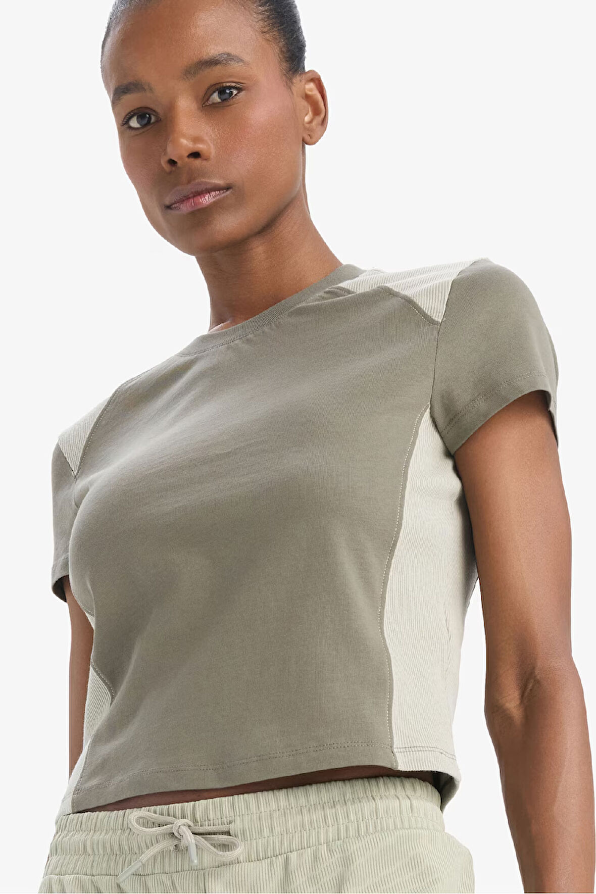 DeFactoFit Standart Fit Bisiklet Yaka Sporcu Kısa Kollu Tişört B4231AX25SPKH398