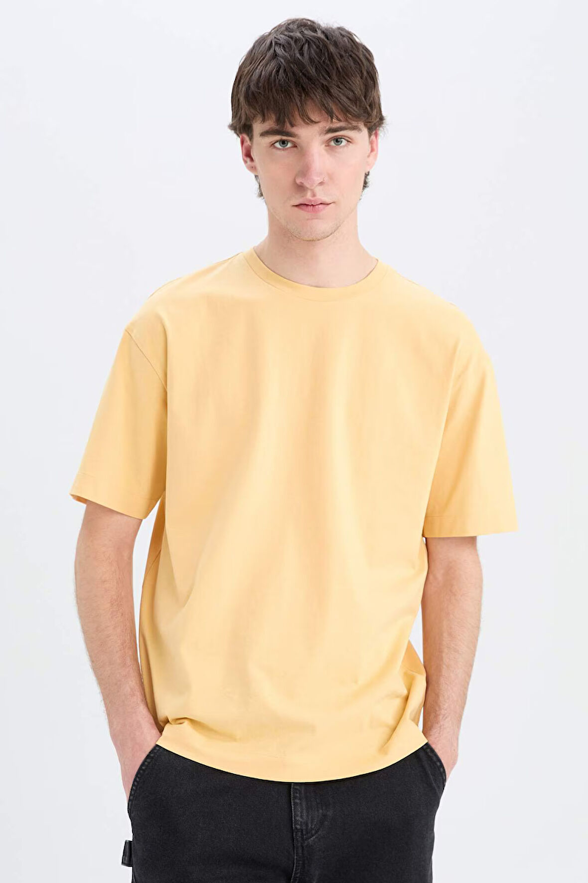DeFacto %100 Pamuk Boxy Fit Bisiklet Yaka Basic Düz Kısa Kollu Tişört D6070AX25SPYL506