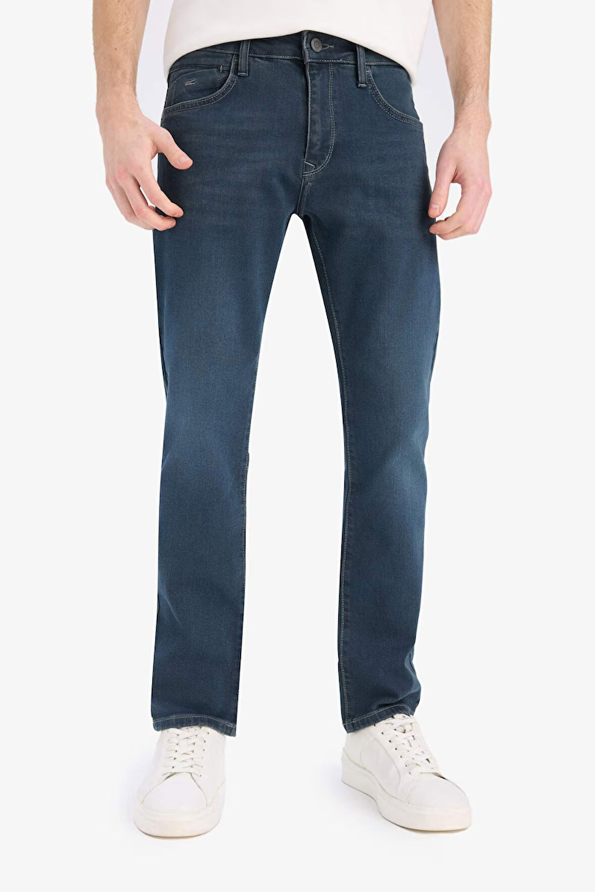 DeFacto Sergio Regular Fit Normal Kalıp Normal Bel Boru Paça Jean Pantolon B4538AX25SPNM83