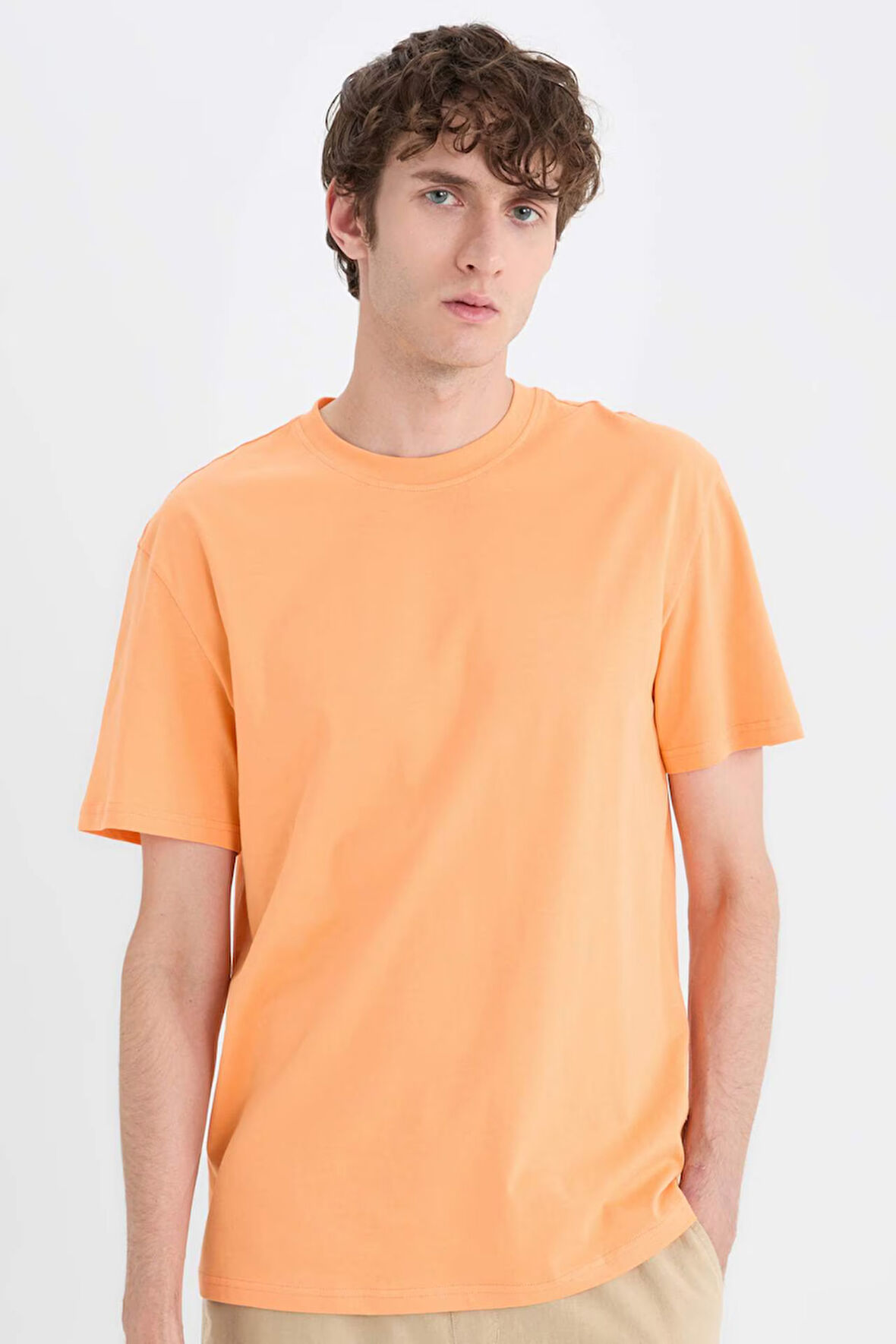 DeFacto New Regular Fit Bisiklet Yaka Basic Düz %100 Pamuk Kısa Kollu Tişört V7699AZ25SPOG71