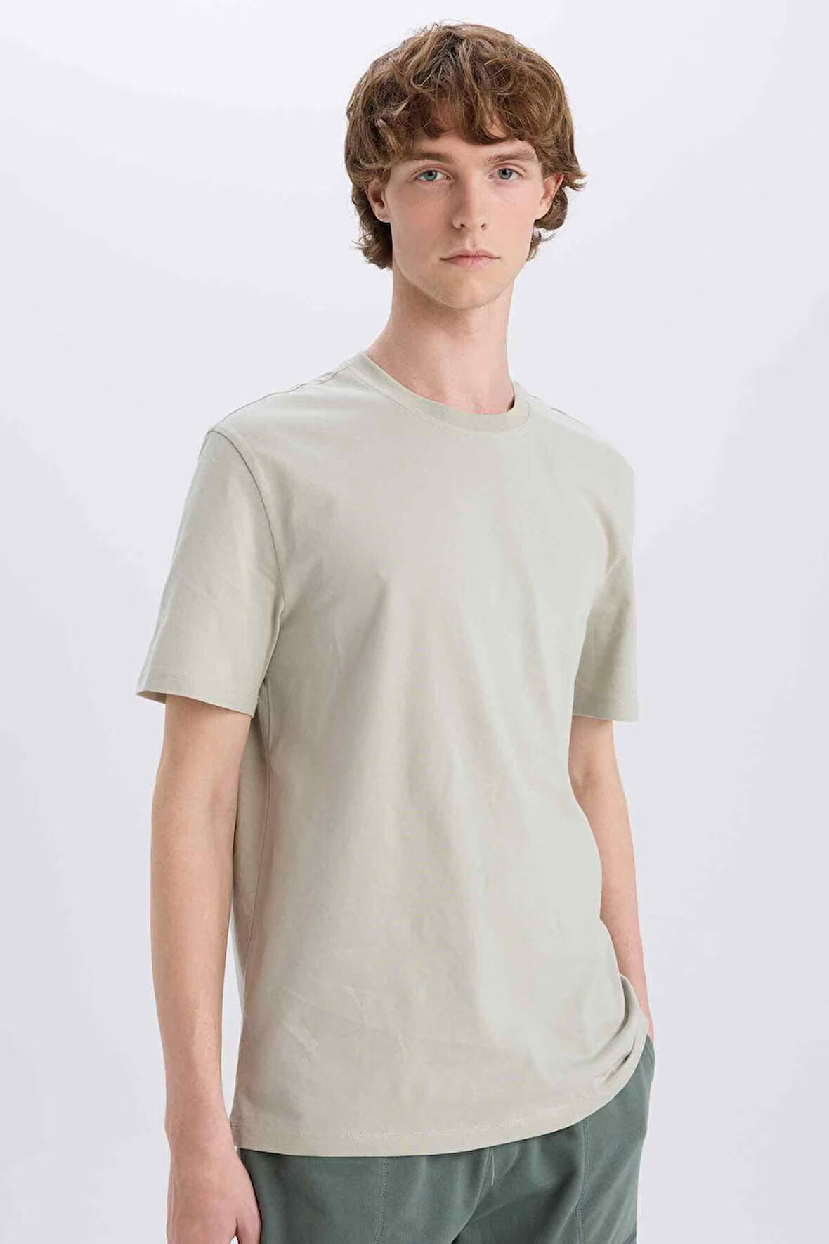 DeFacto New Regular Fit Bisiklet Yaka Basic Düz %100 Pamuk Kısa Kollu Tişört V7699AZ25SPKH478