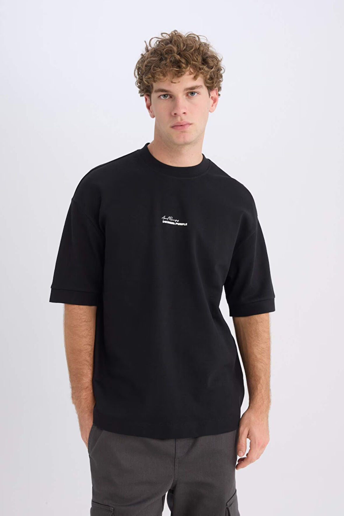 DeFacto Loose Fit Bisiklet Yaka Baskılı Ağır Kumaş Kısa Kollu Tişört D5496AX25SPBK81